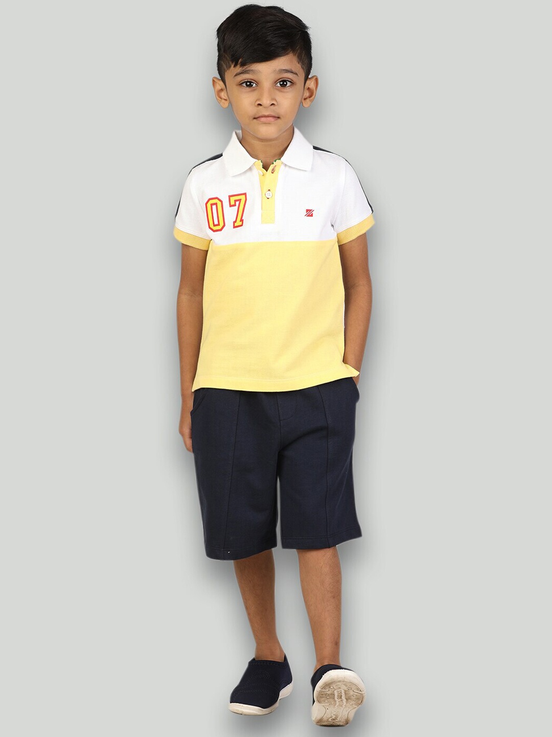 

Zalio Boys White & Navy Blue Colourblocked Cotton Clothing Set