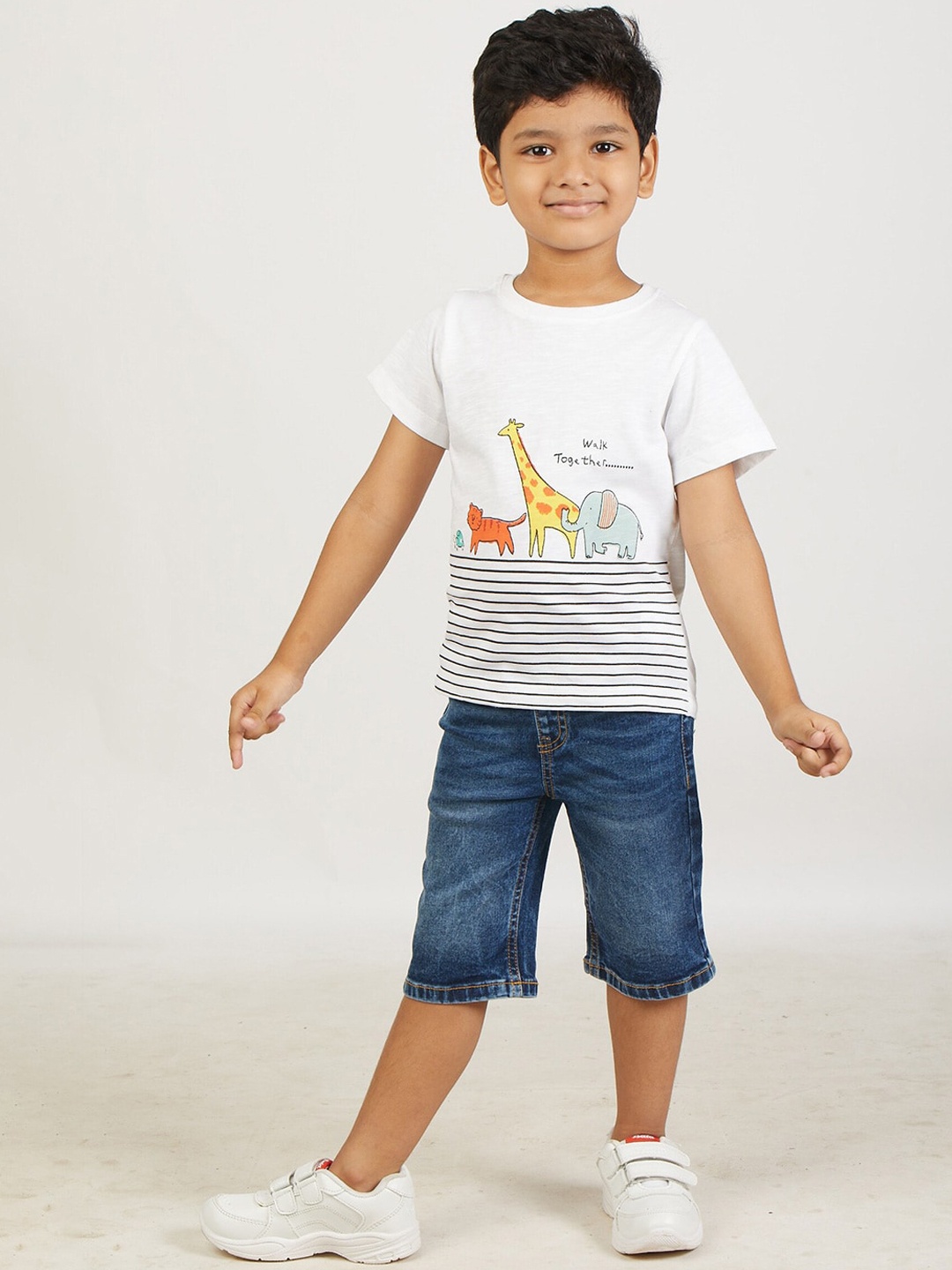 

Zalio Boys White Striped T-shirt with Shorts