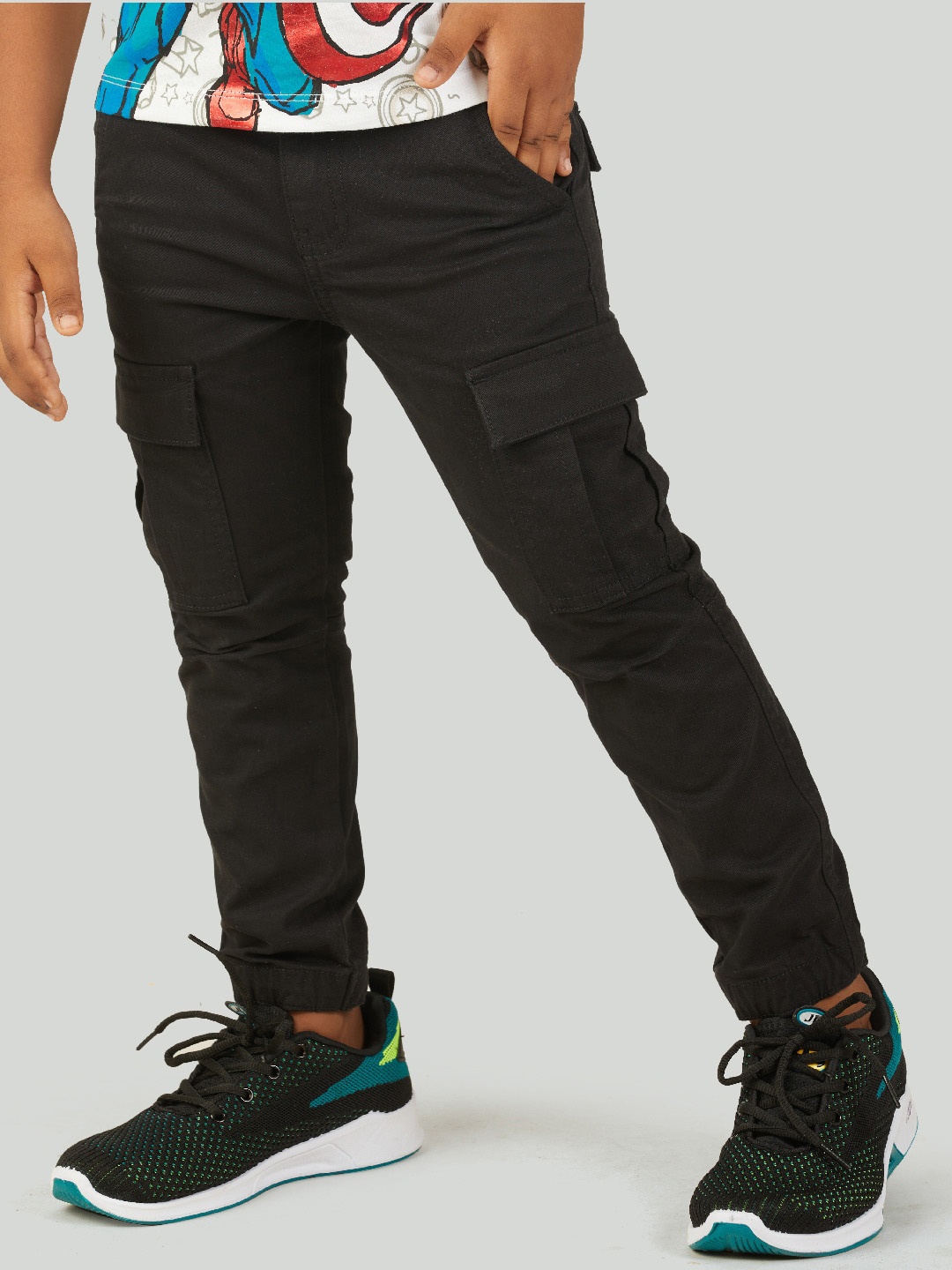 

Zalio Boys Black Tailored Cargos Trousers