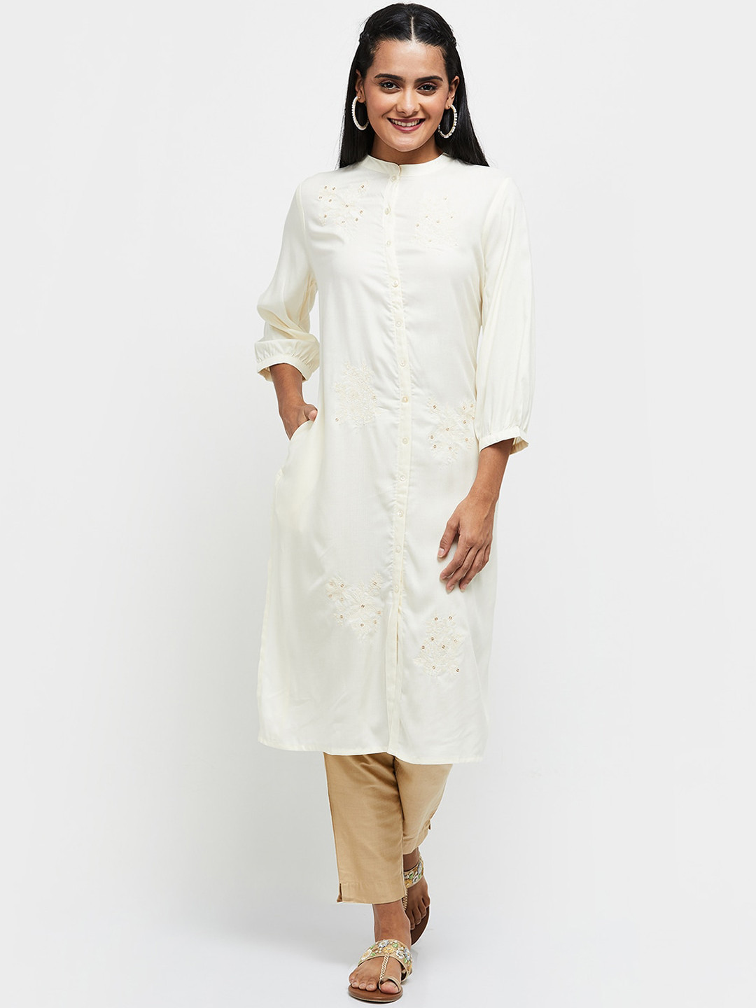 

max Women White Embroidered Chikankari Kurta