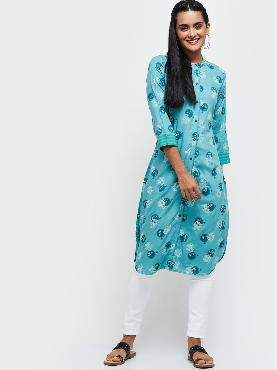 

max Women Blue Embroidered Thread Work Kurta