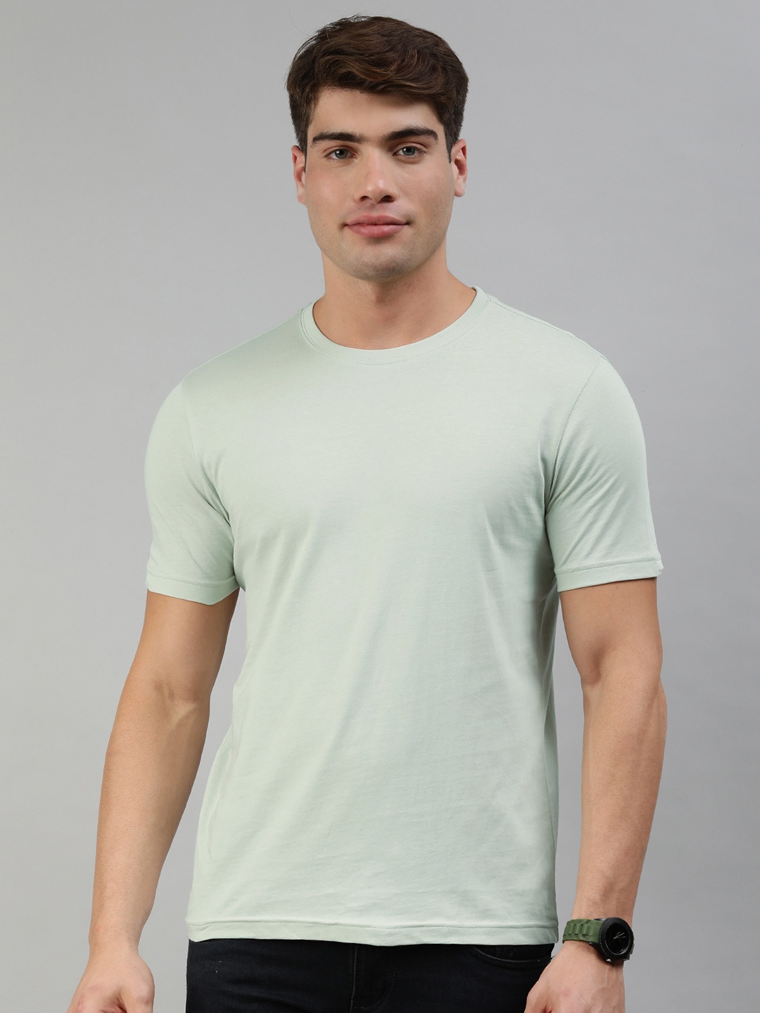 

Huetrap Men Grey Solid Pure Cotton T-shirt