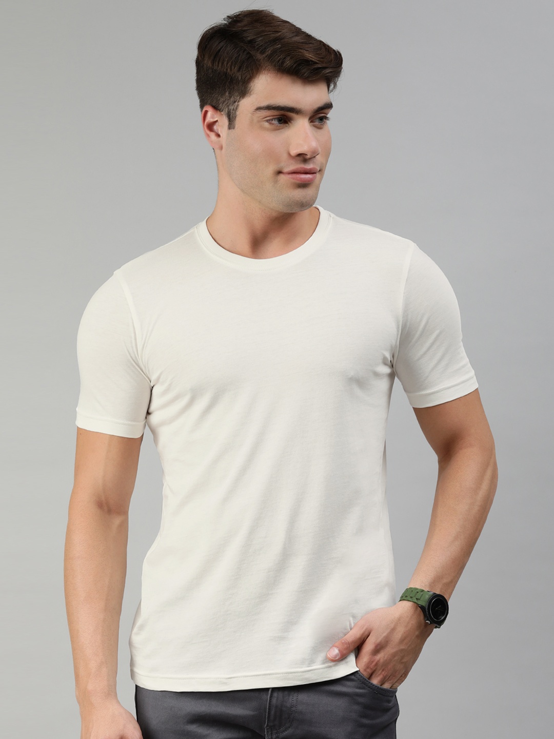 

Huetrap Men Off White Solid Monochrome T-shirt