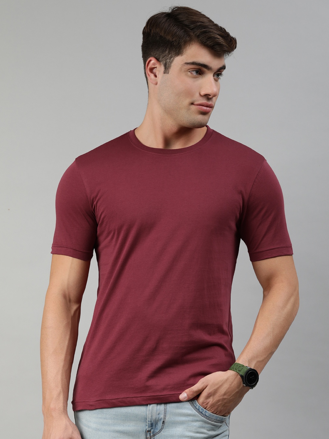 

Huetrap Men Burgundy Solid T-shirt