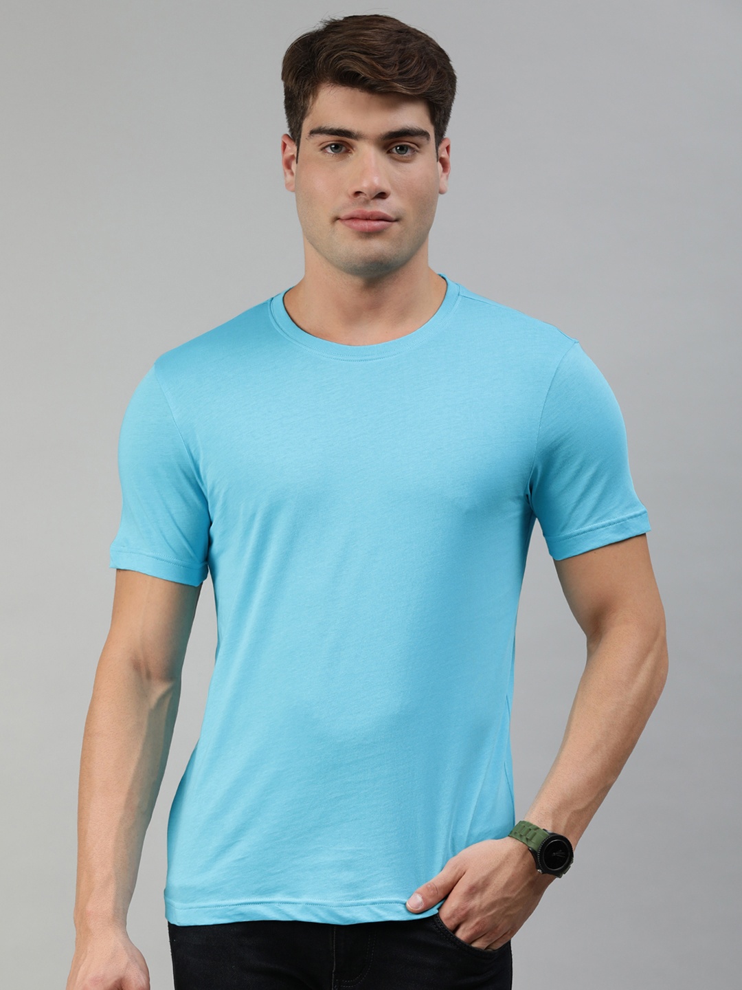 

Huetrap Men Blue Solid Pure Cotton T-shirt