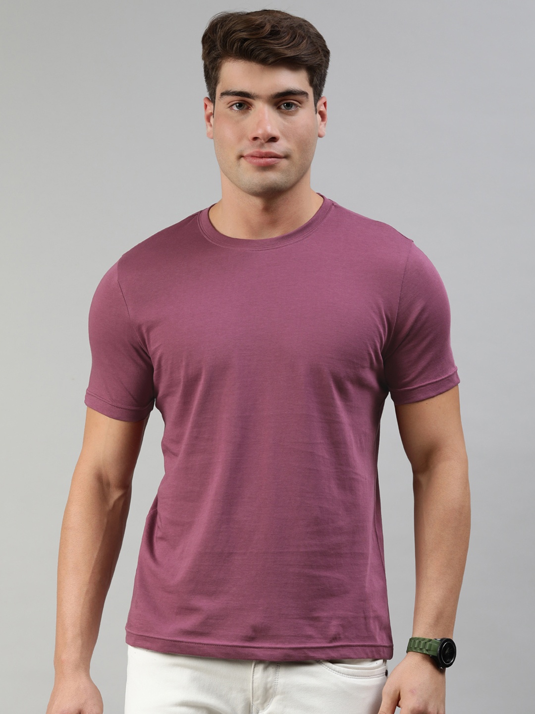 

Huetrap Men Mauve Solid Pure Cotton T-shirt