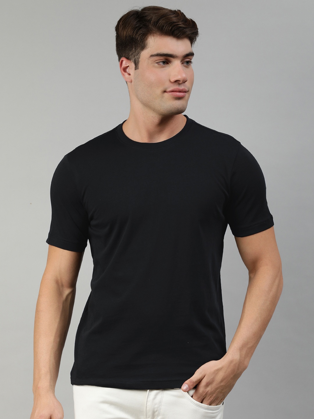 

Huetrap Men Black Solid Pure Cotton T-shirt