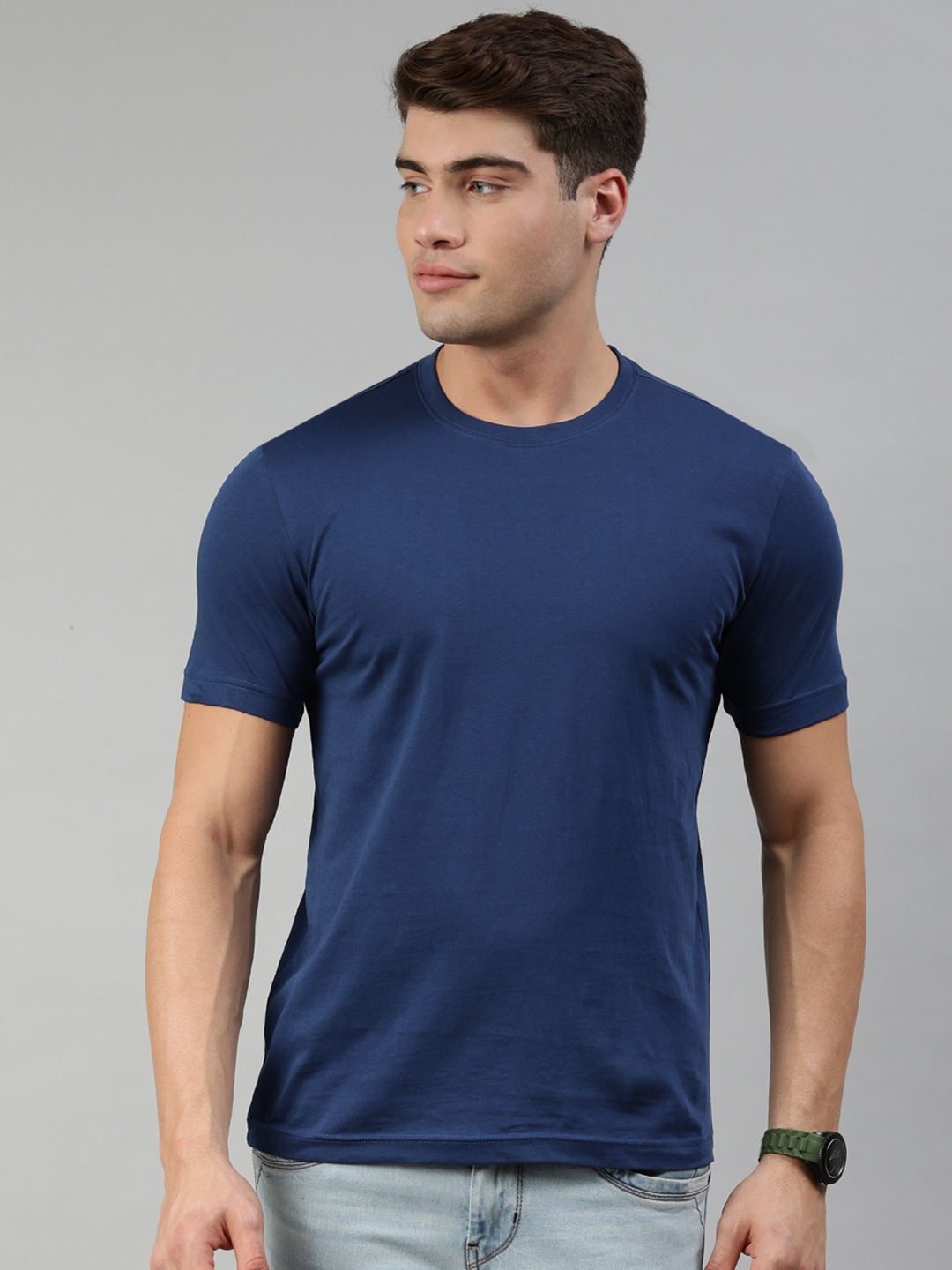 

Huetrap Men Navy Blue Solid T-shirt
