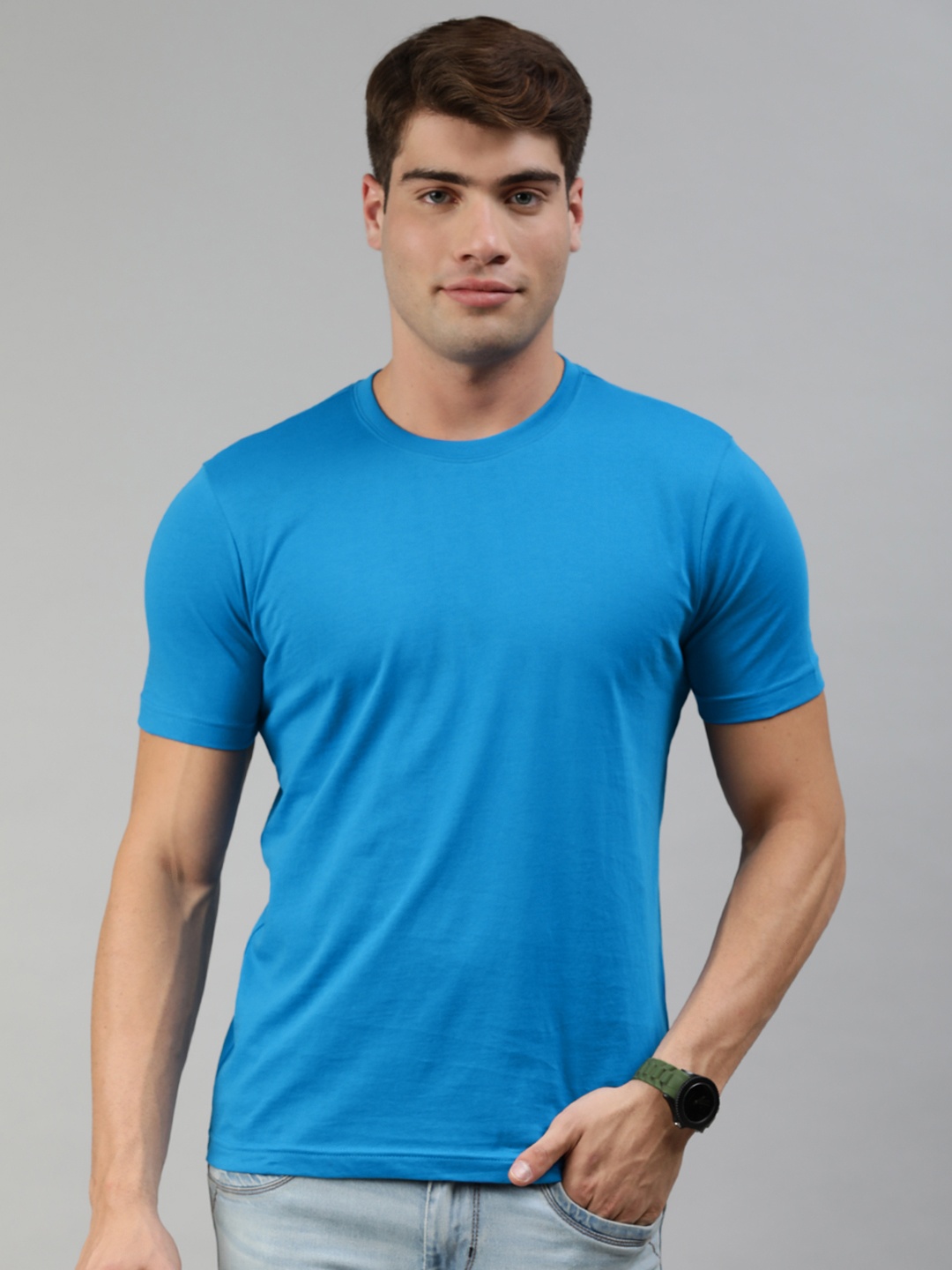 

Huetrap Men Blue Solid Pure Cotton T-shirt