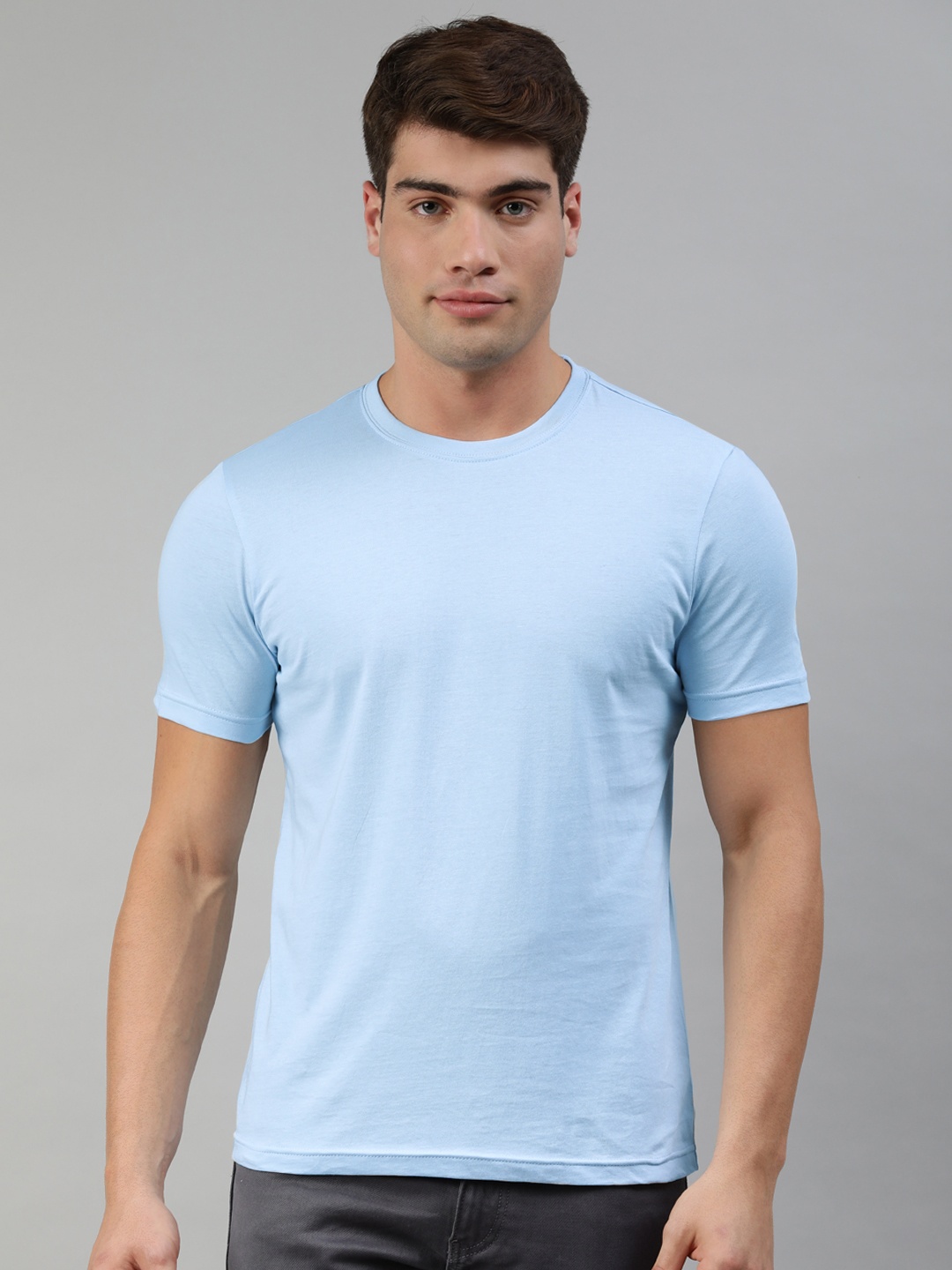 

Huetrap Men Blue Solid T-shirt