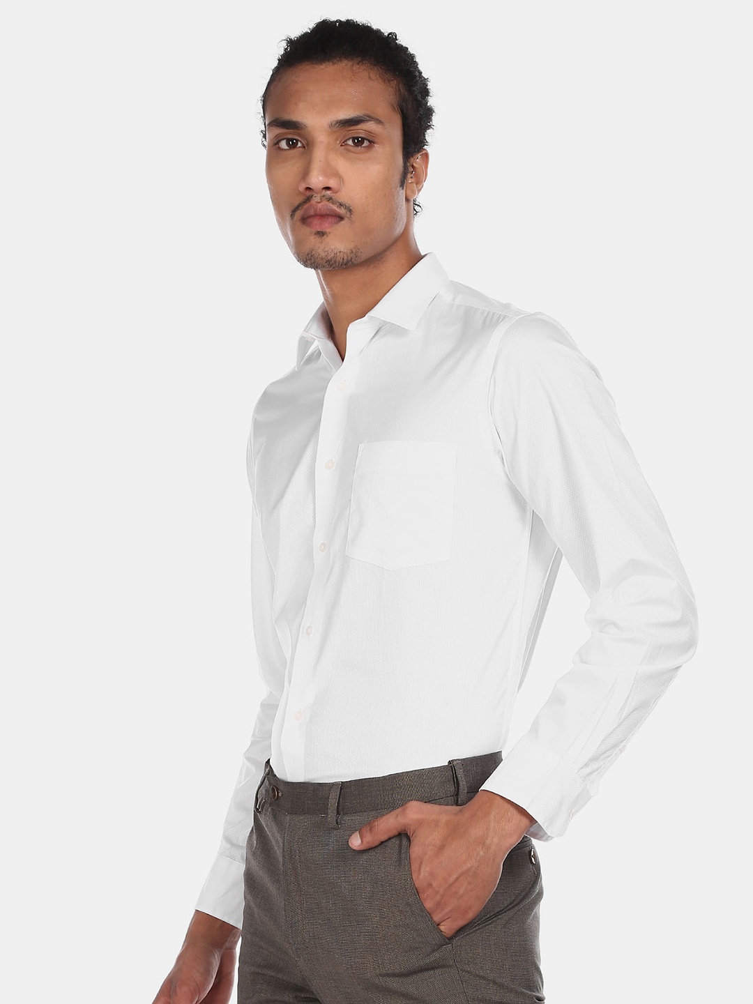 

Arrow Men White Regular Fit Solid 100% Cotton Casual Shirt