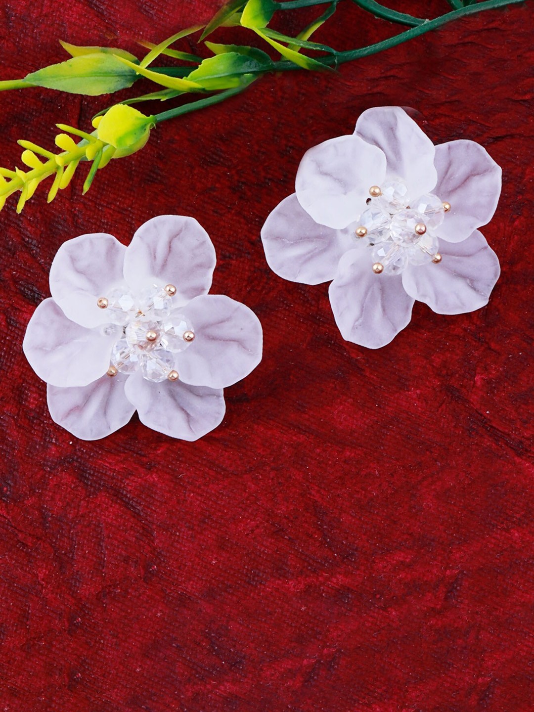

Silver Shine White Contemporary Studs Earrings