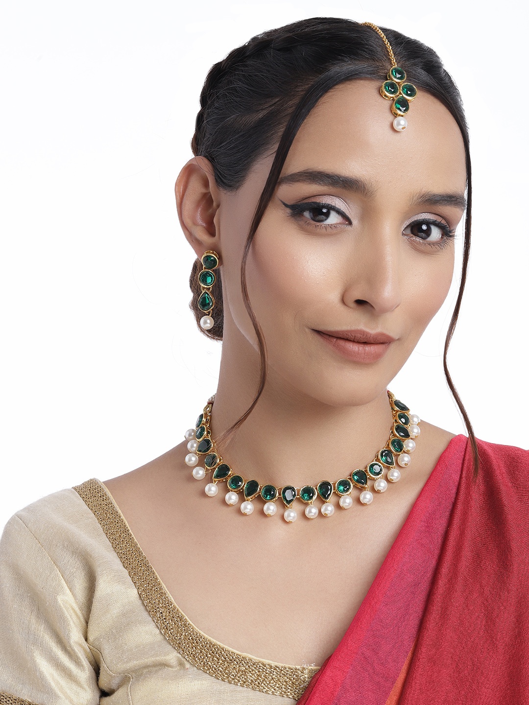 

Peora Women Green & White Kundan & Pearl Studded Gold Plated Jewellery Set