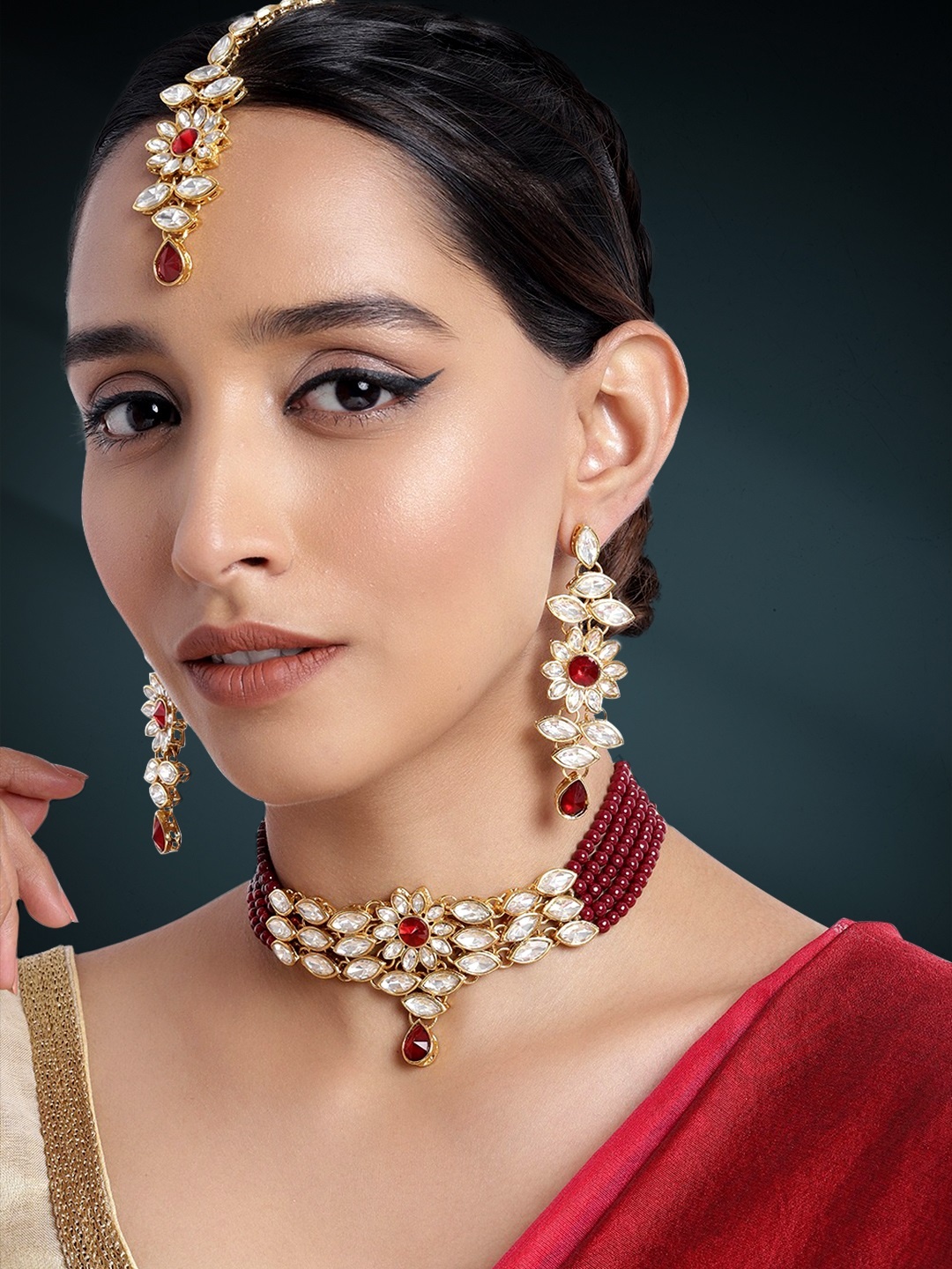 

Peora Maroon & White Kundan Studded Gold-Plated Necklace Set