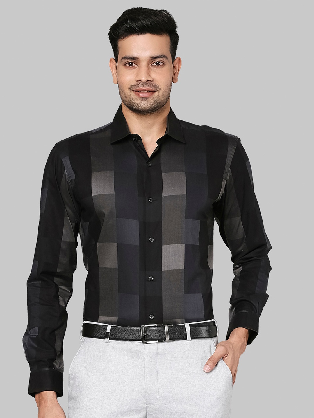 

Park Avenue Men Black Slim Fit Checked Cotton Formal Shirt