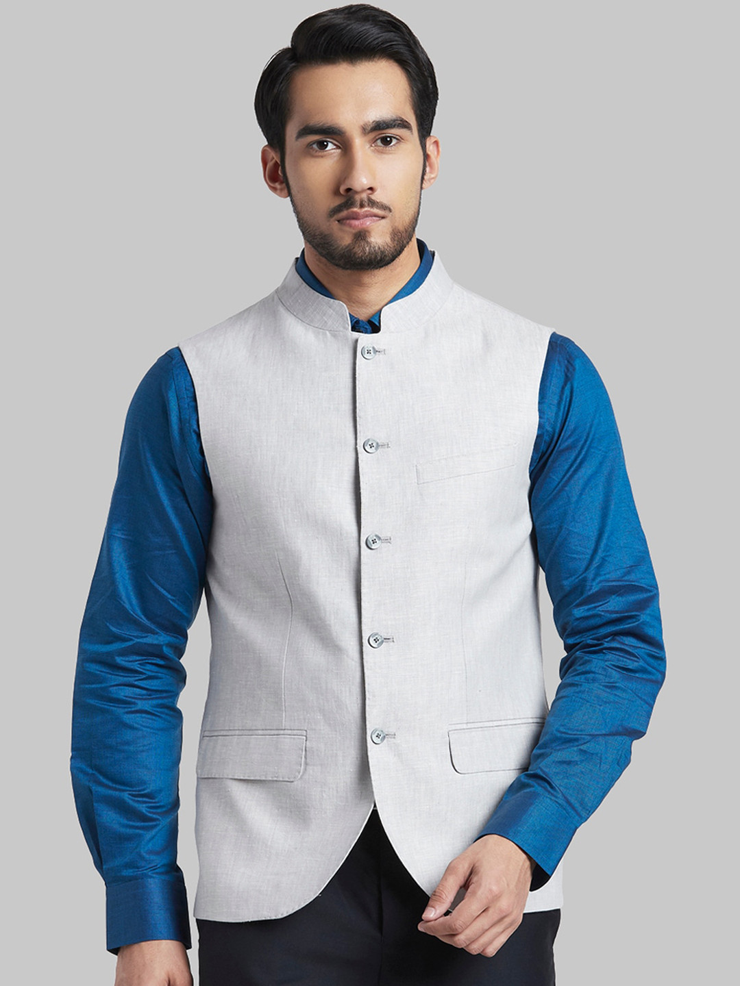 

Parx Men Grey Solid Linen Waistcoat