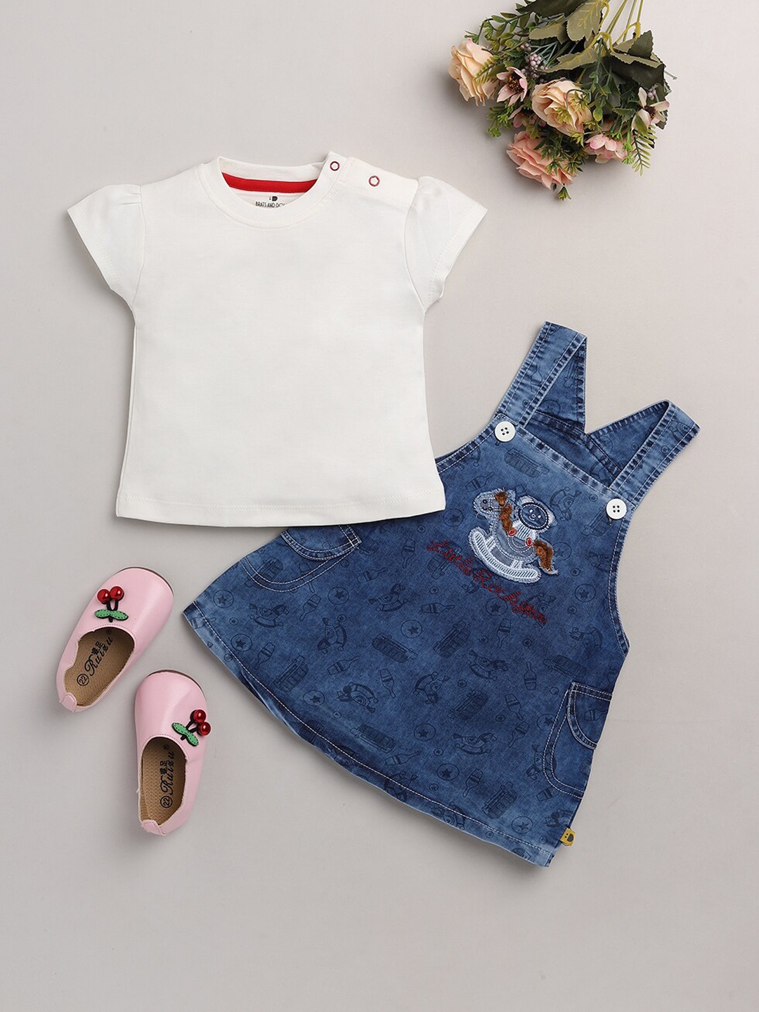 

BRATS AND DOLLS Boys Blue & White Solid Cotton Dungaree