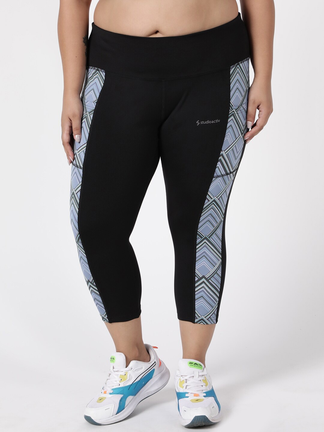 

STUDIOACTIV Women Navy Blue & Grey Printed Capris