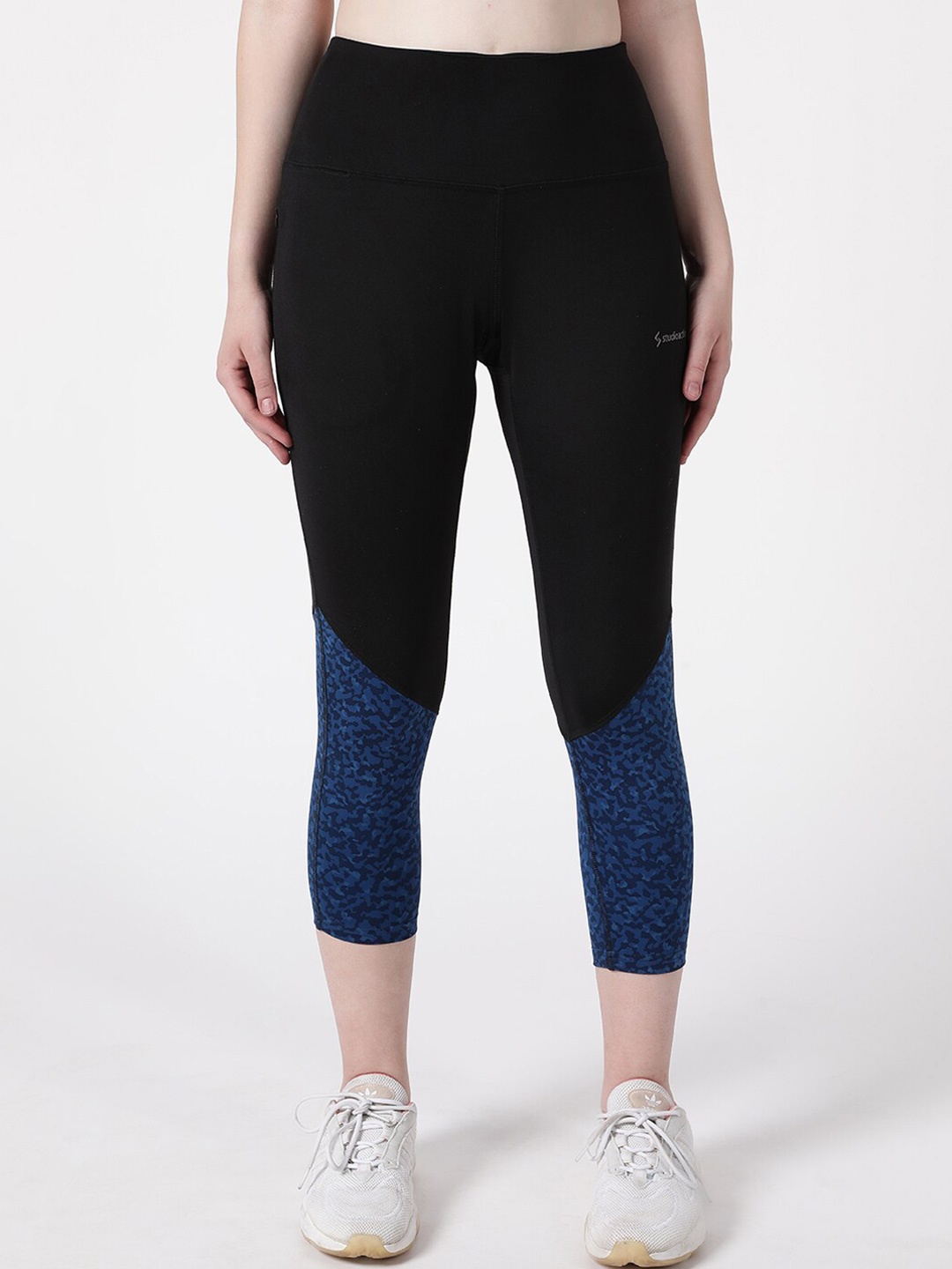 

STUDIOACTIV Women Black & Blue Printed Sports Capris