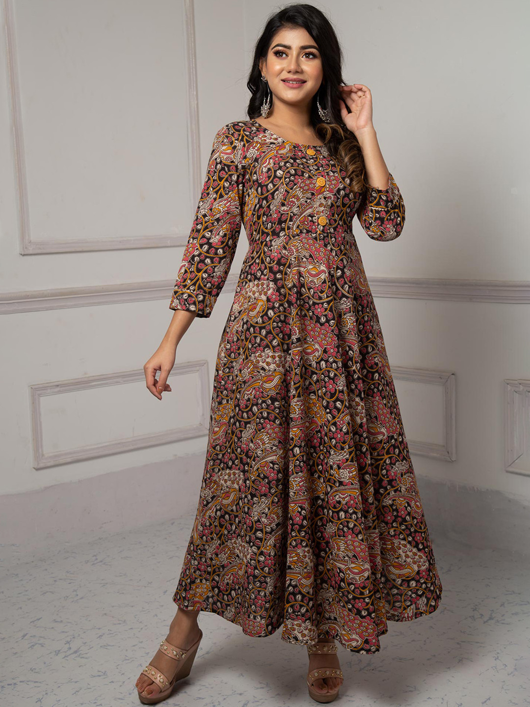 

Unnati Silks Women Black Floral Printed Floral Handloom Anarkali Kurta