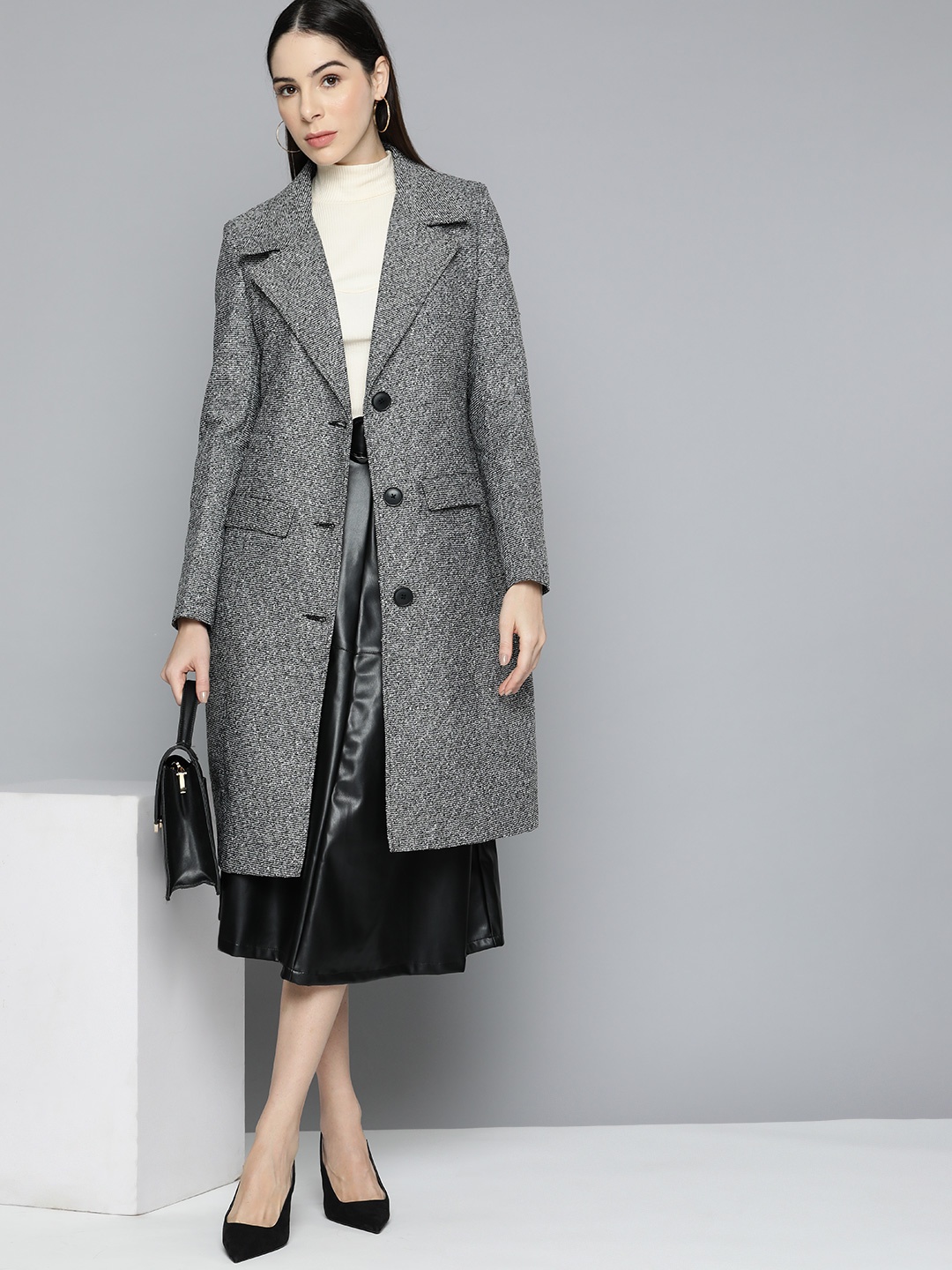 

Chemistry Women Grey & White Notched Lapel Collar Longline Overcoat