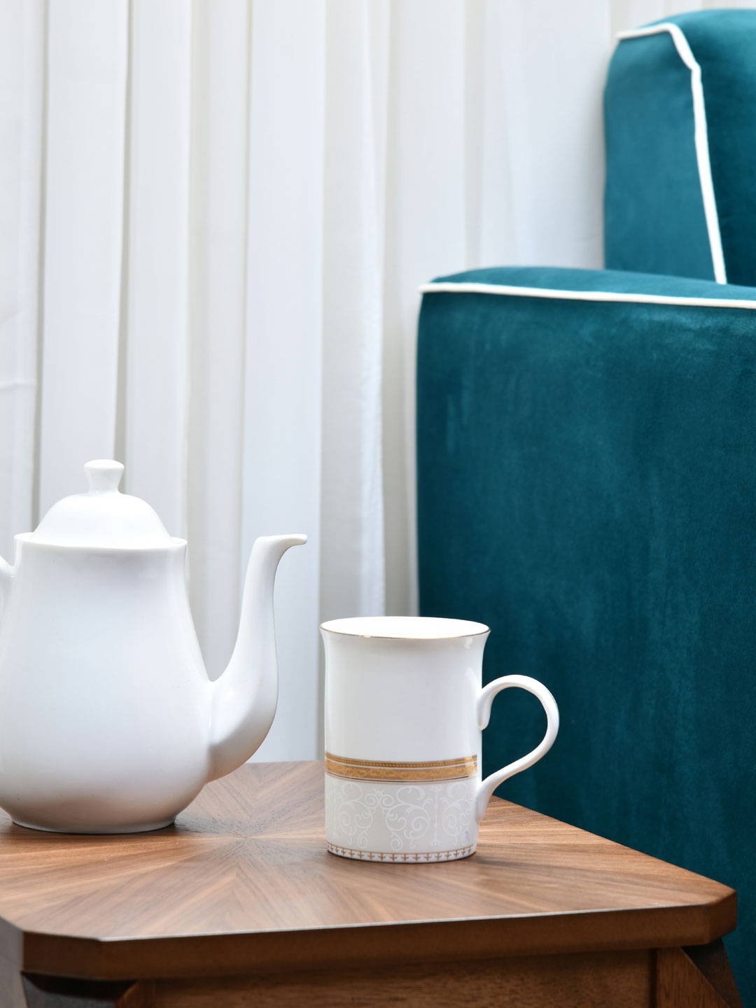 

Athome by Nilkamal White & Navy Blue Geometric Printed Ceramic Matte Cup