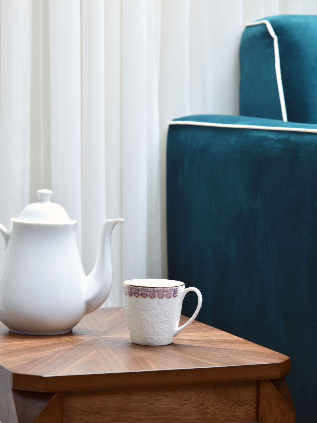 

Athome by Nilkamal White & Gold-Toned Geometric Printed Ceramic Matte Cup