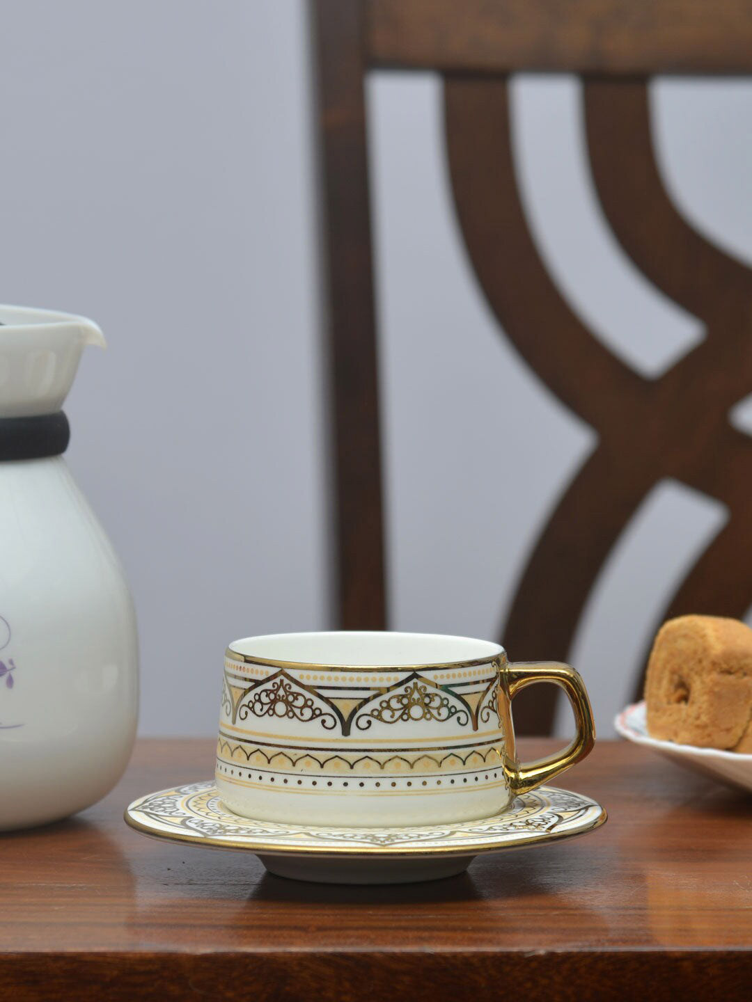 

Athome by Nilkamal Gold-Toned & White Printed Ceramic Matte Cups Set of Cups and Mugs