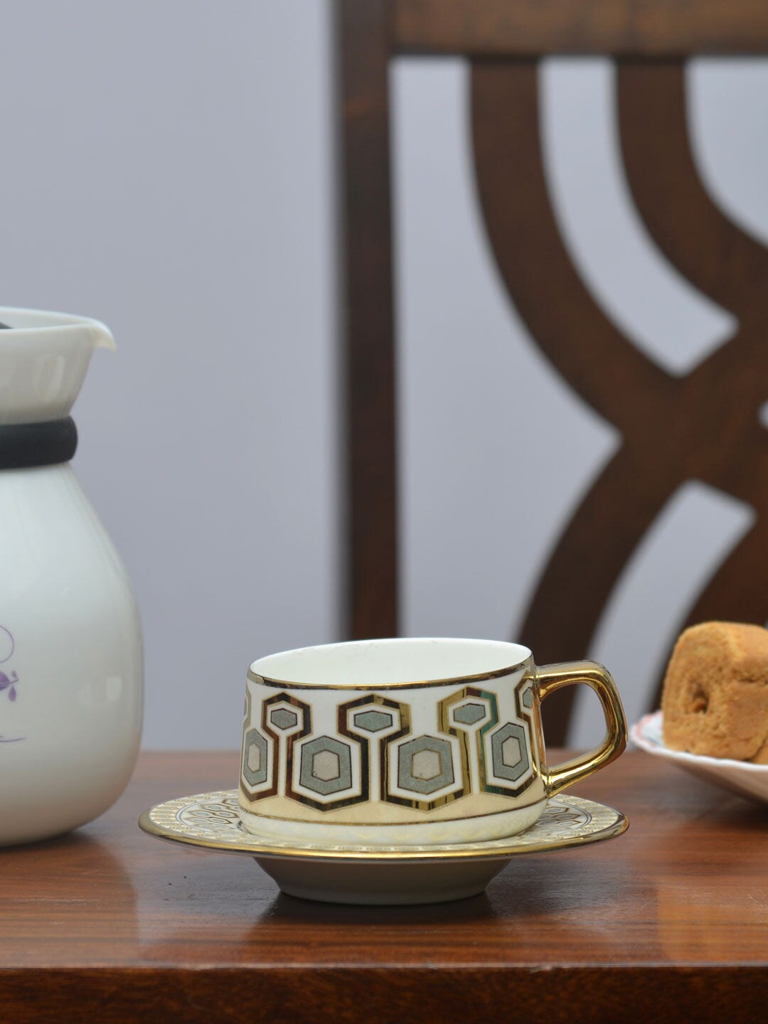 

Athome by Nilkamal Gold-Toned & Cream-Coloured Set of 12 Geometric Printed Ceramic Matte Cups & Saucer