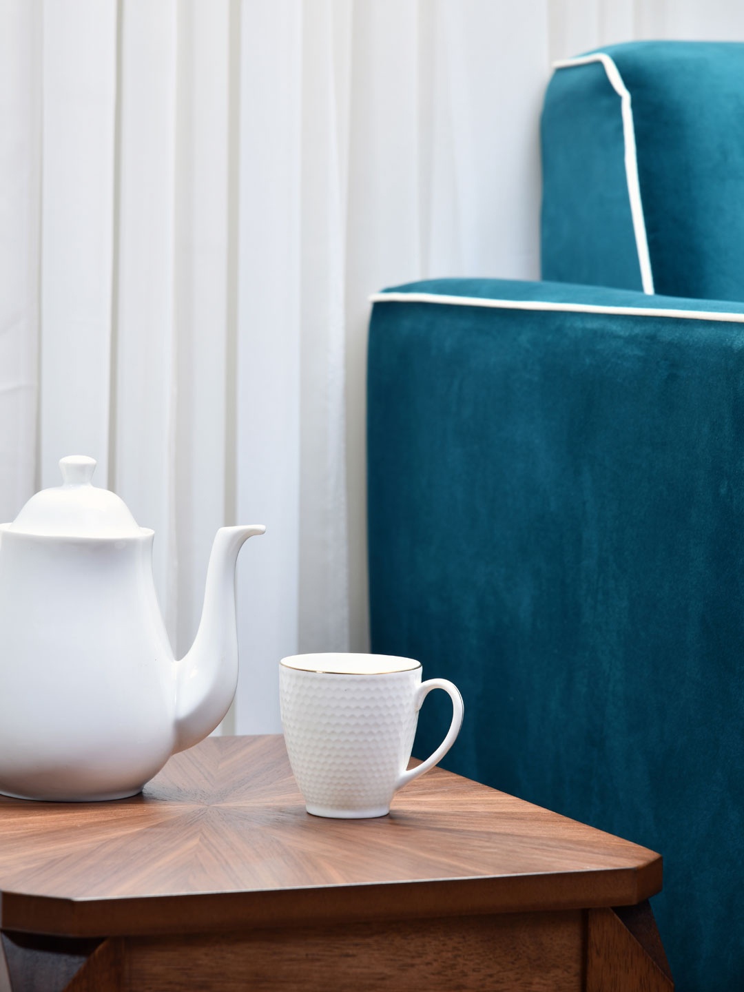 

Athome by Nilkamal White & Gold-Toned Geometric Printed Ceramic Matte Cup