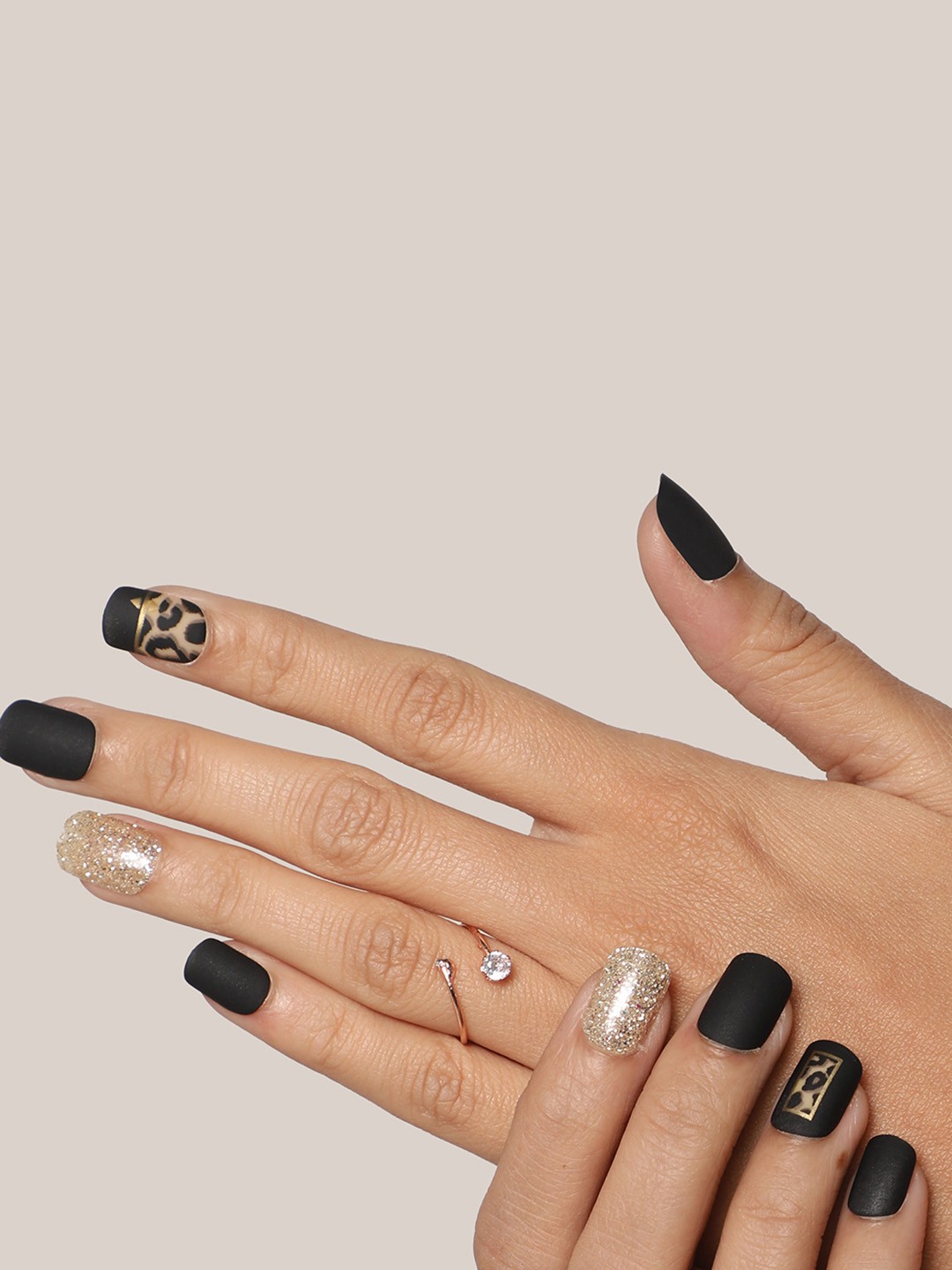 

LICK 30 Pcs Matte Glitter & Pattern Fake Artificial Press On Nails - Black