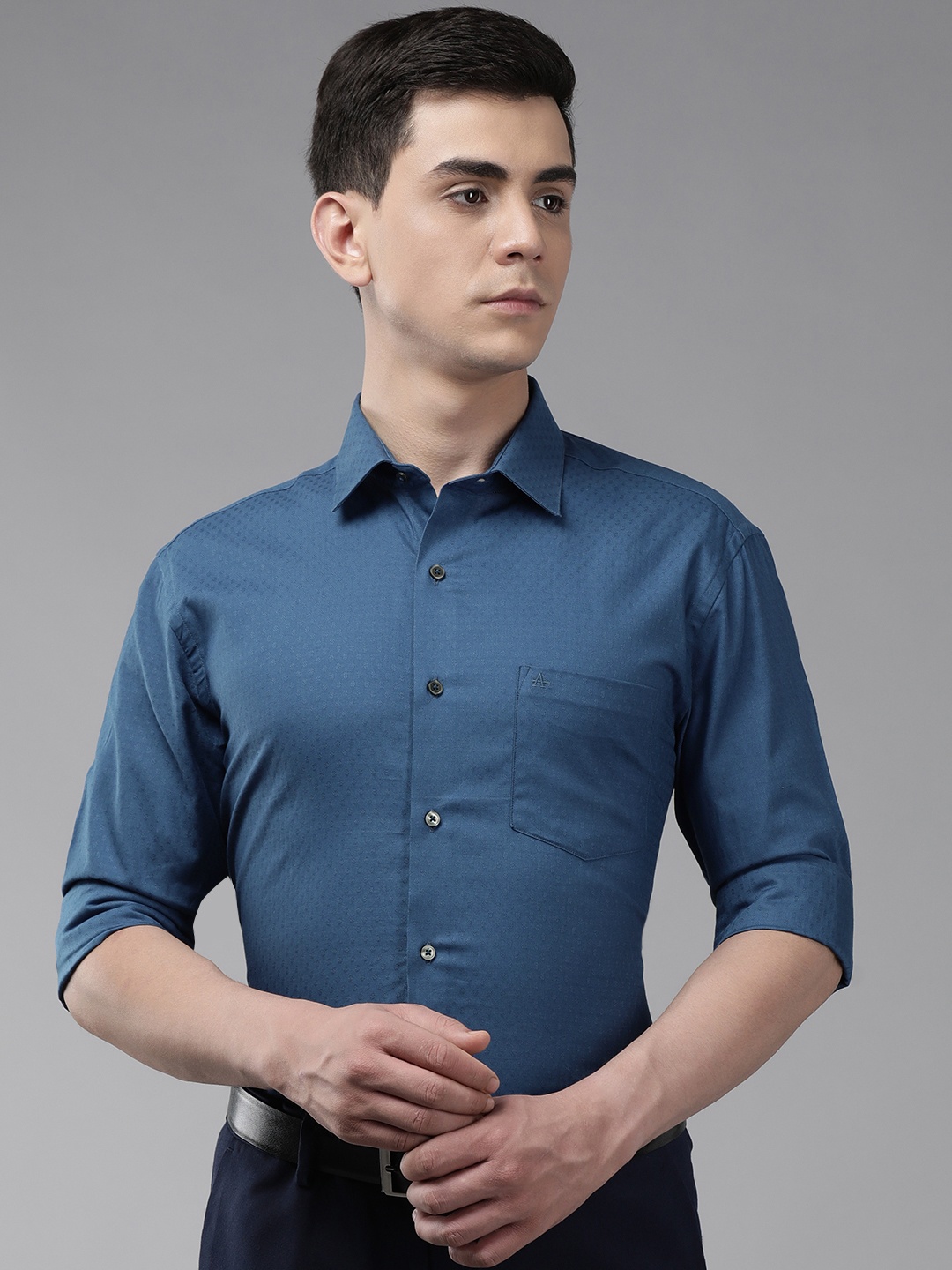 

Arrow Men Blue Textured Manhattan Slim FitPure Cotton Formal Shirt