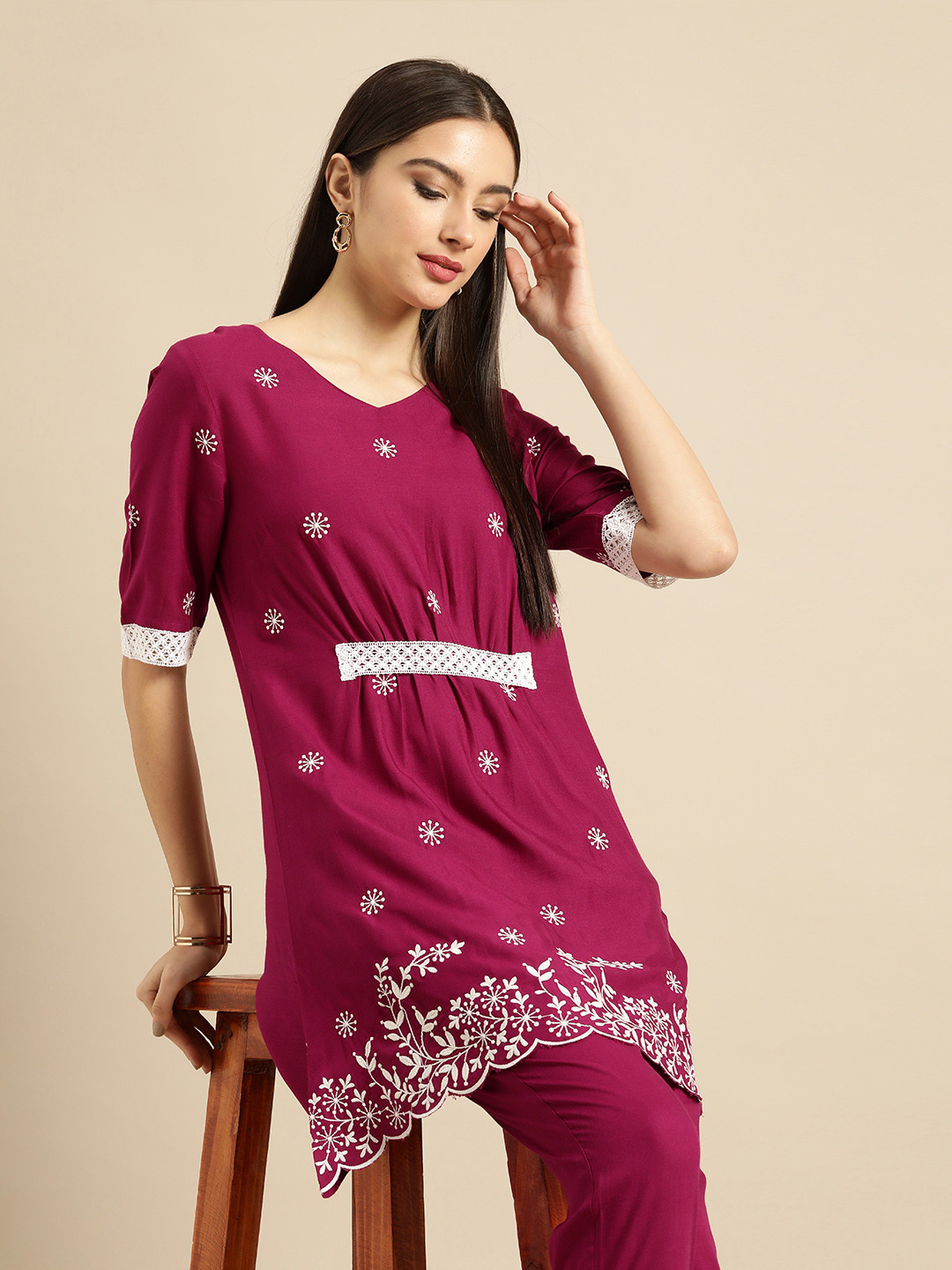 

Anouk Women Magenta & White Ethnic Motifs Embroidered Kurta with Trousers