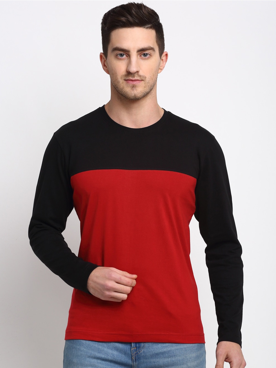

Friskers Men Black Colourblocked T-shirt