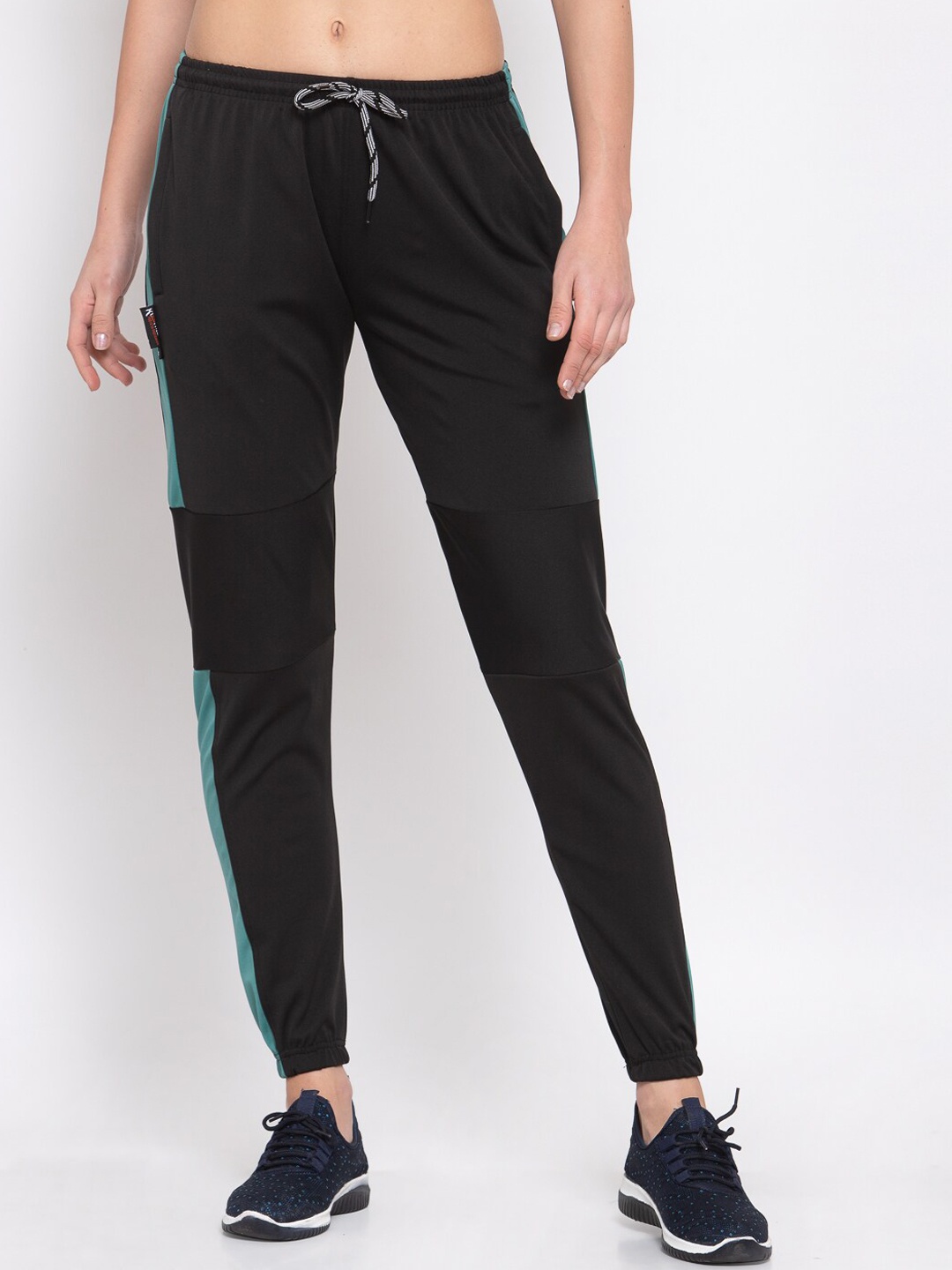 

KLOTTHE Women Black Solid Slim Fit Joggers