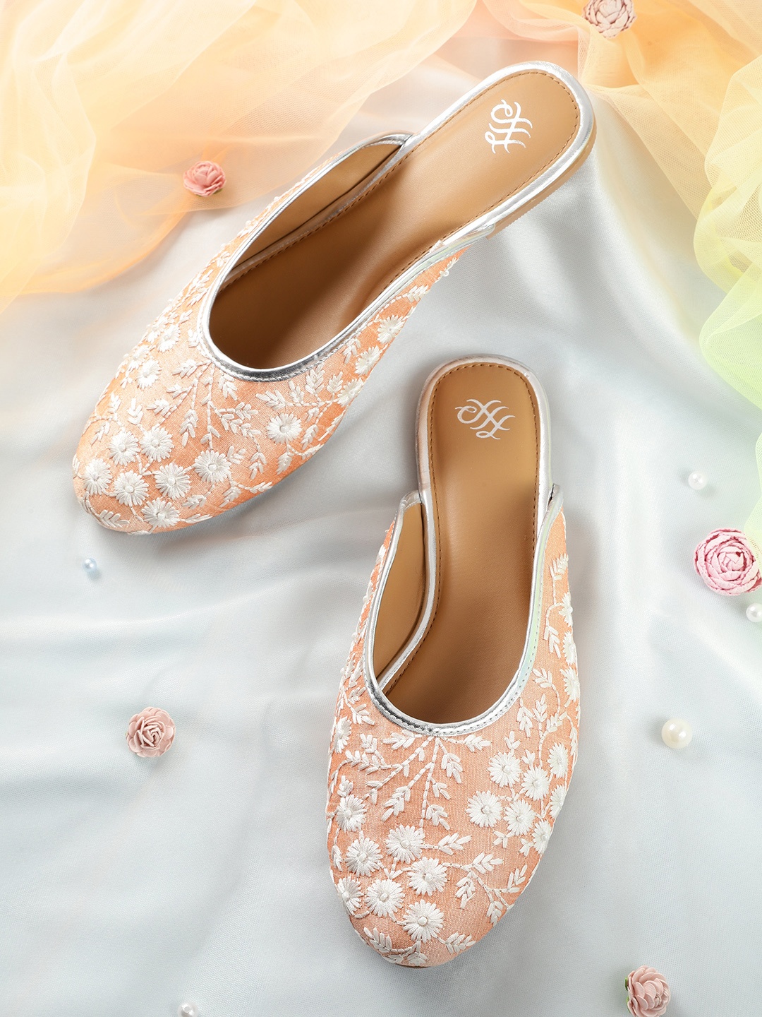 

House of Pataudi Women Peach-Coloured & White Ethnic Embellished Handcrafted Mules