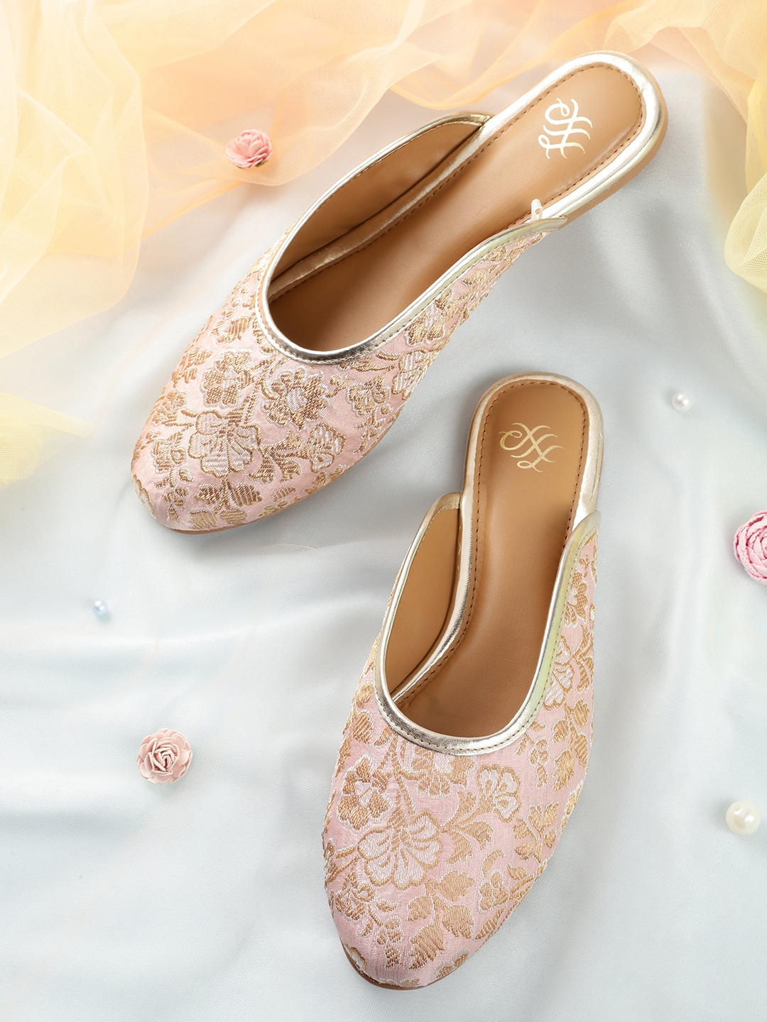 

House of Pataudi Women Pink & Gold-Toned Woven Design Mules