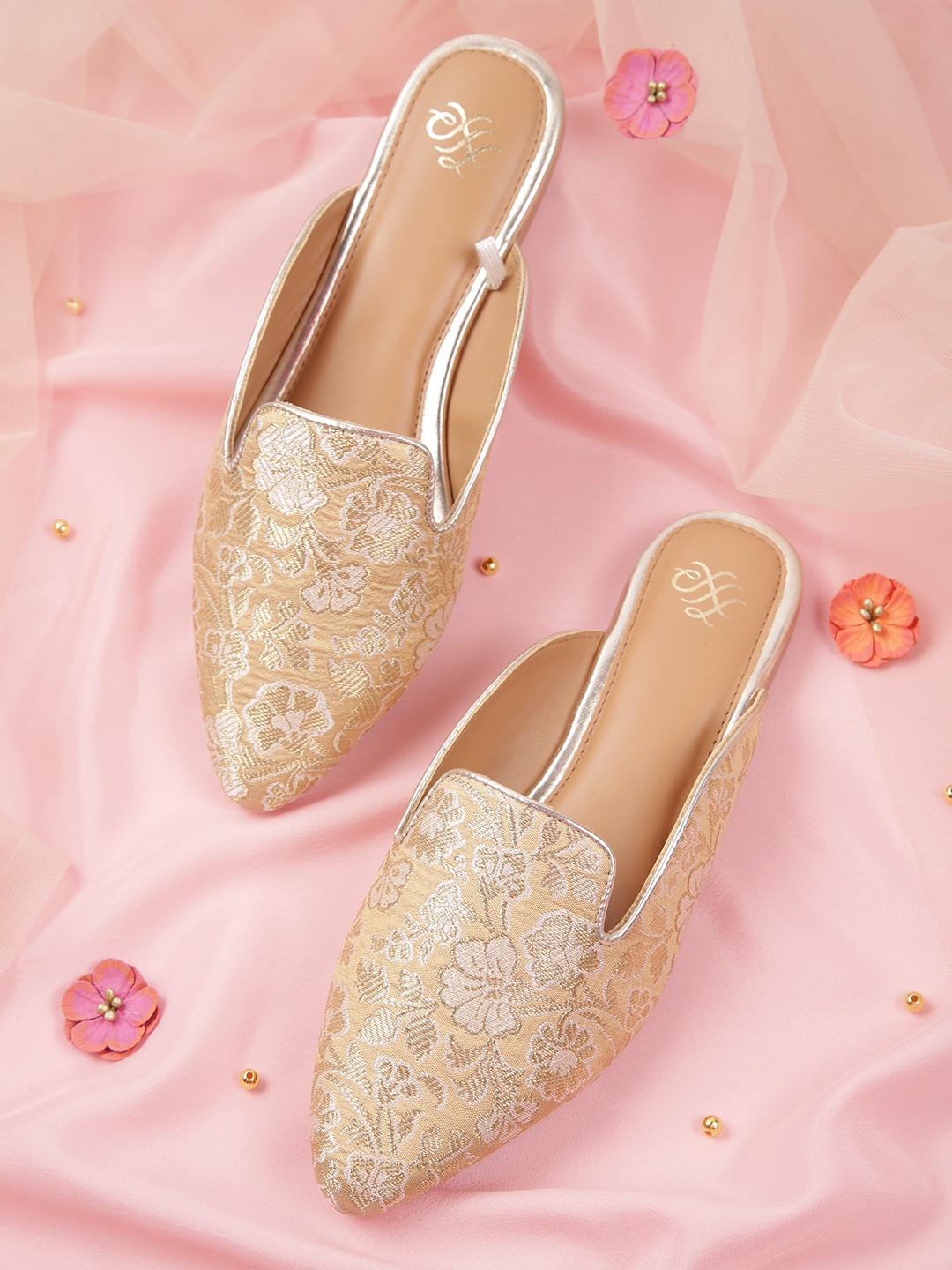 

House of Pataudi Women Cream-Coloured & Gold-Toned Woven Design Mules