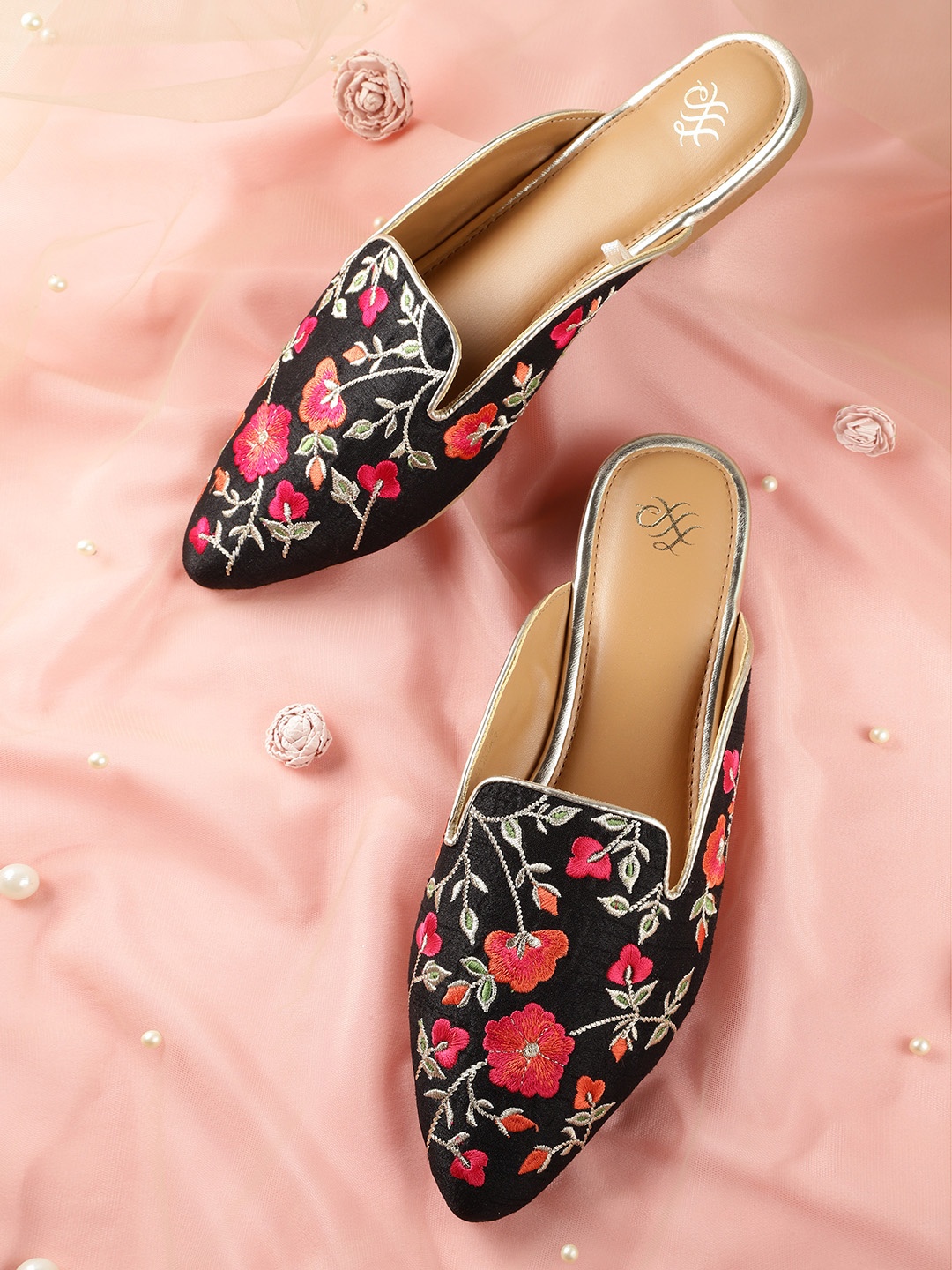 

House of Pataudi Women Black & Gold-Toned Ethnic Embellished Handcrafted Mules