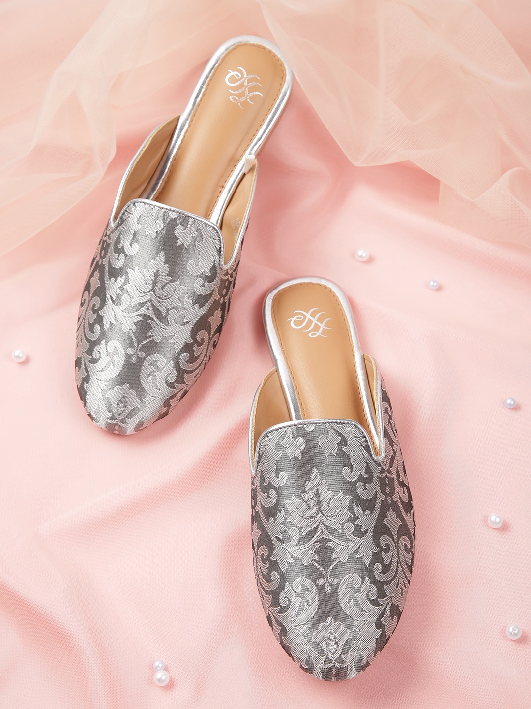 

House of Pataudi Women Grey Woven Design Mules