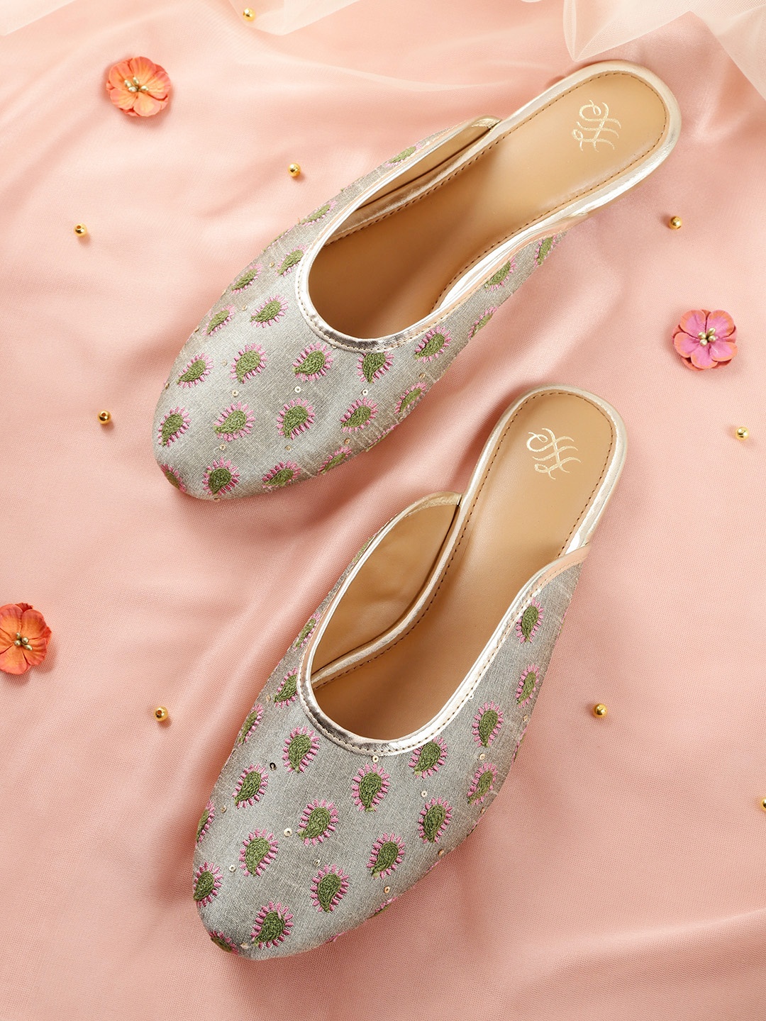 

House of Pataudi Women Green & Pink Ethnic Embellished Handcrafted Mules