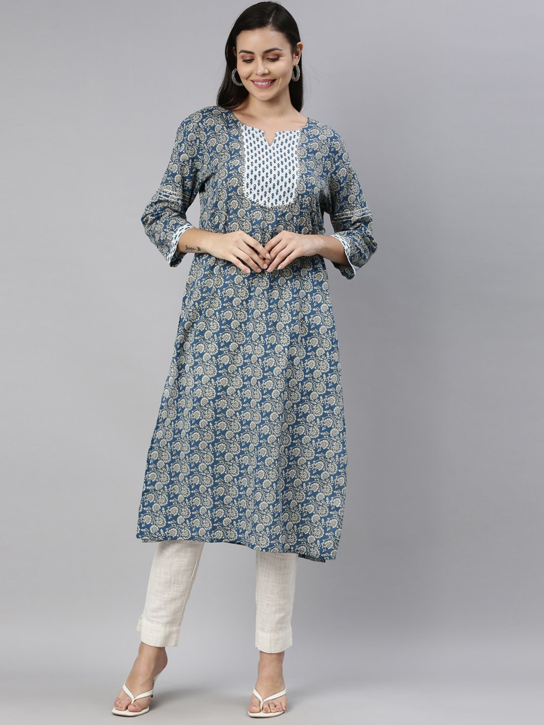 

Neerus Women Blue Floral Printed Kurta