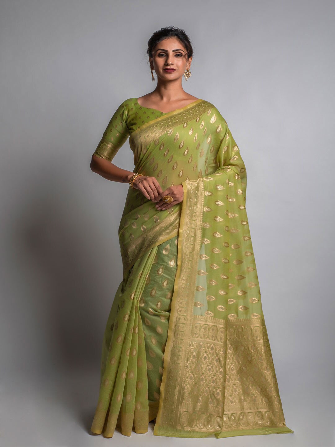 

Lilots Green & Gold-Toned Floral Zari Saree