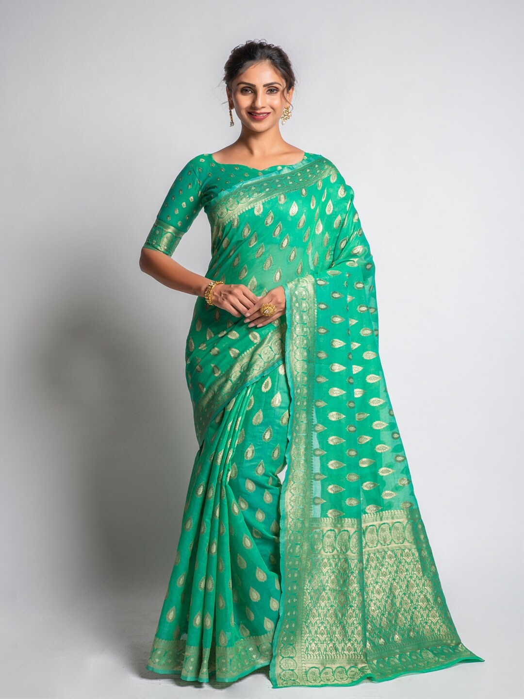 

Lilots Sea Green & Gold-Toned Floral Span Cotton Jacquard Woven Khadi Saree