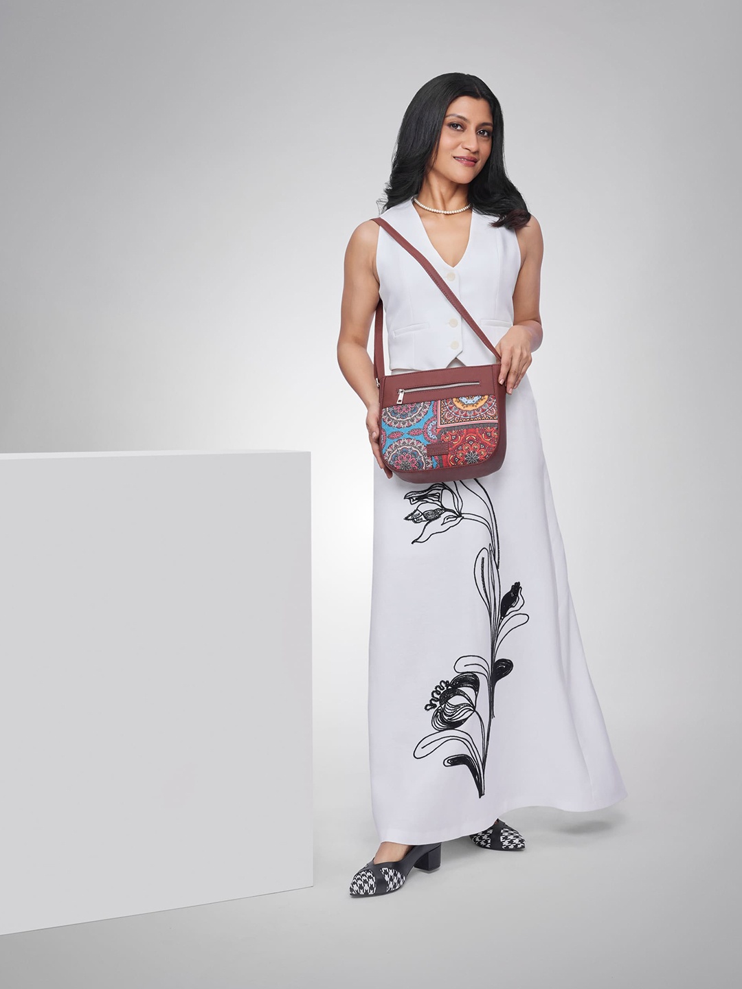 

ZOUK Multicoloured Floral Printed Structured Sling Bag, Multi