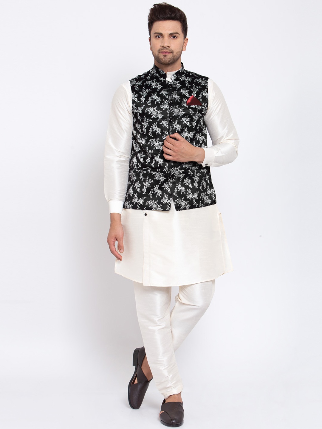

KLOTTHE Men Off White Kurta with Churidar