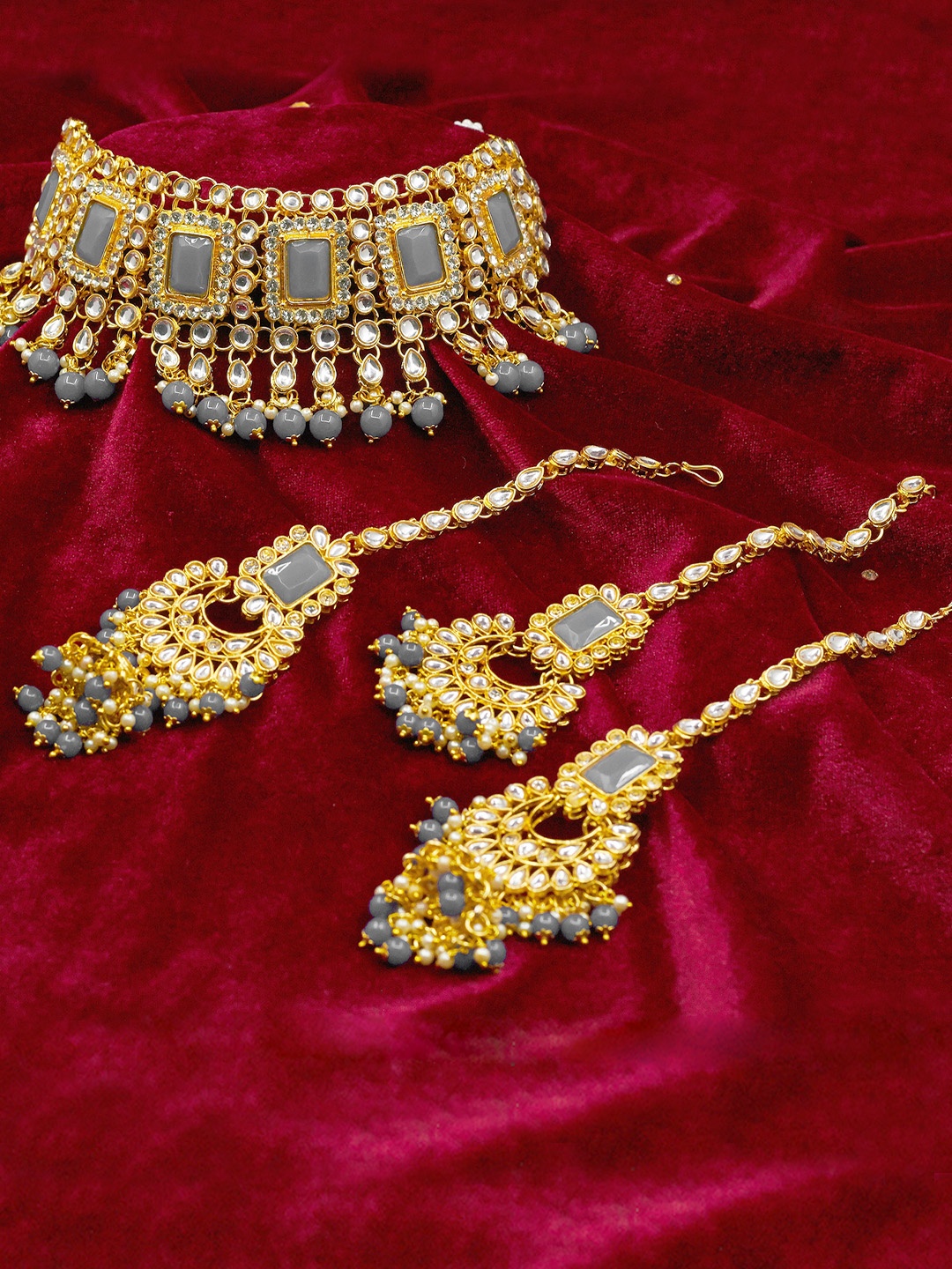 

SAIYONI Women Grey Jewellery Set