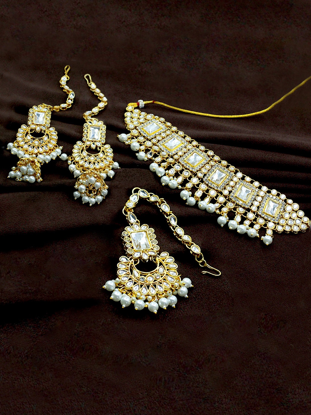 

SAIYONI Women White Gold-Plated Kundan Studded Choker Jewellery Set