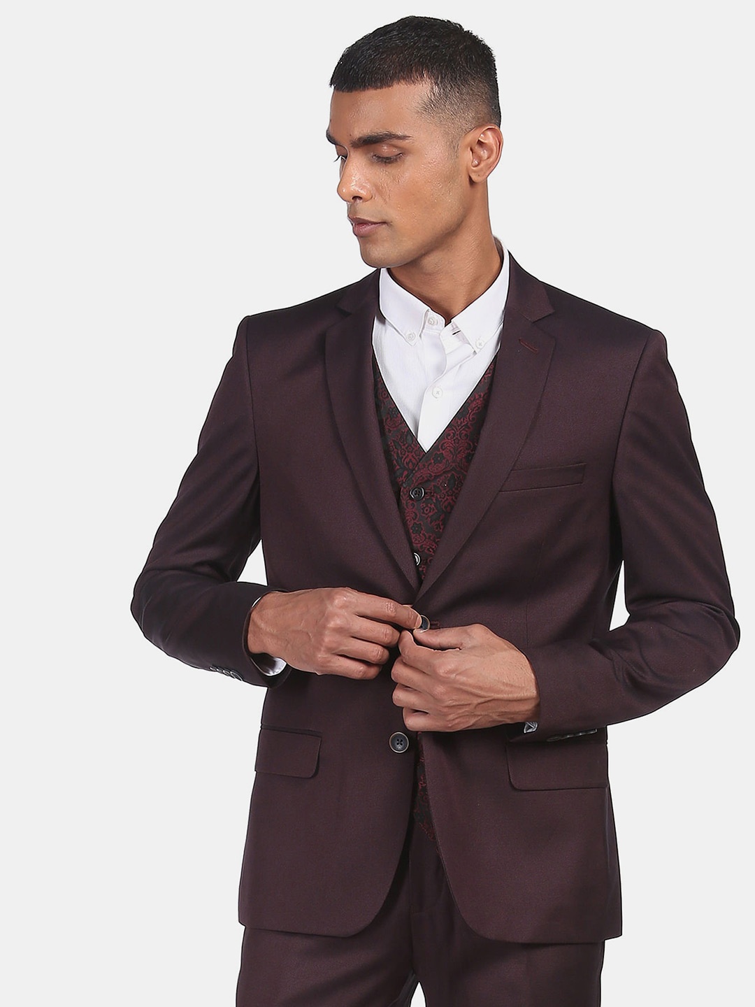 

AD By Arvind Men 3 Piece Wine Red Solid Suits