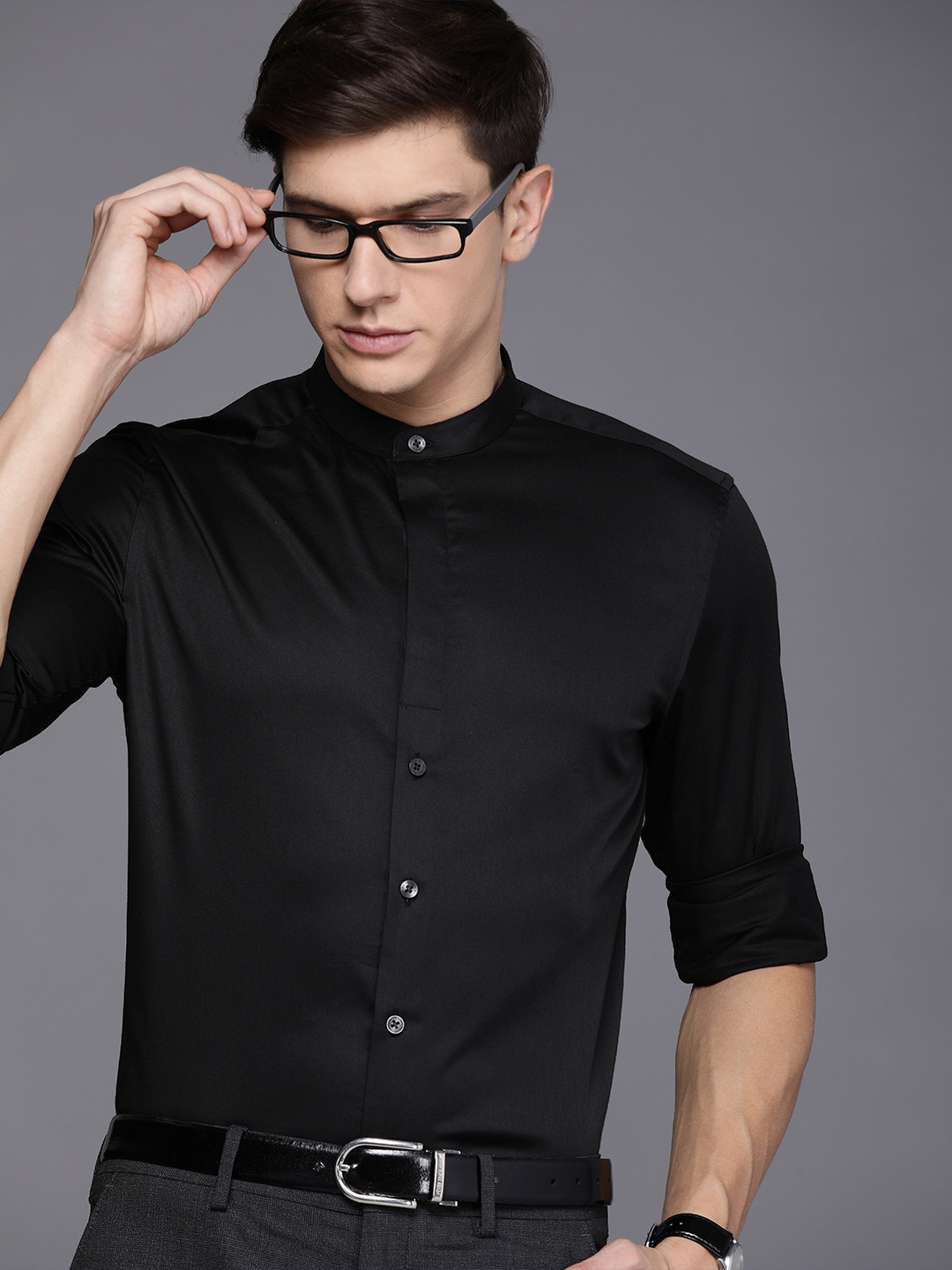 

Louis Philippe Men Black Solid Slim Fit Formal Shirt